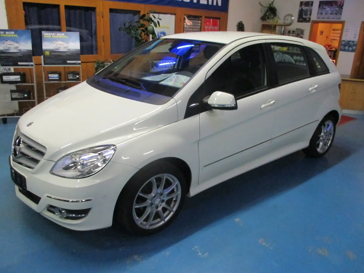 Mercedes-Benz B 180 SPORT EDITION Alu 17 Zoll,Top Zustand - 2