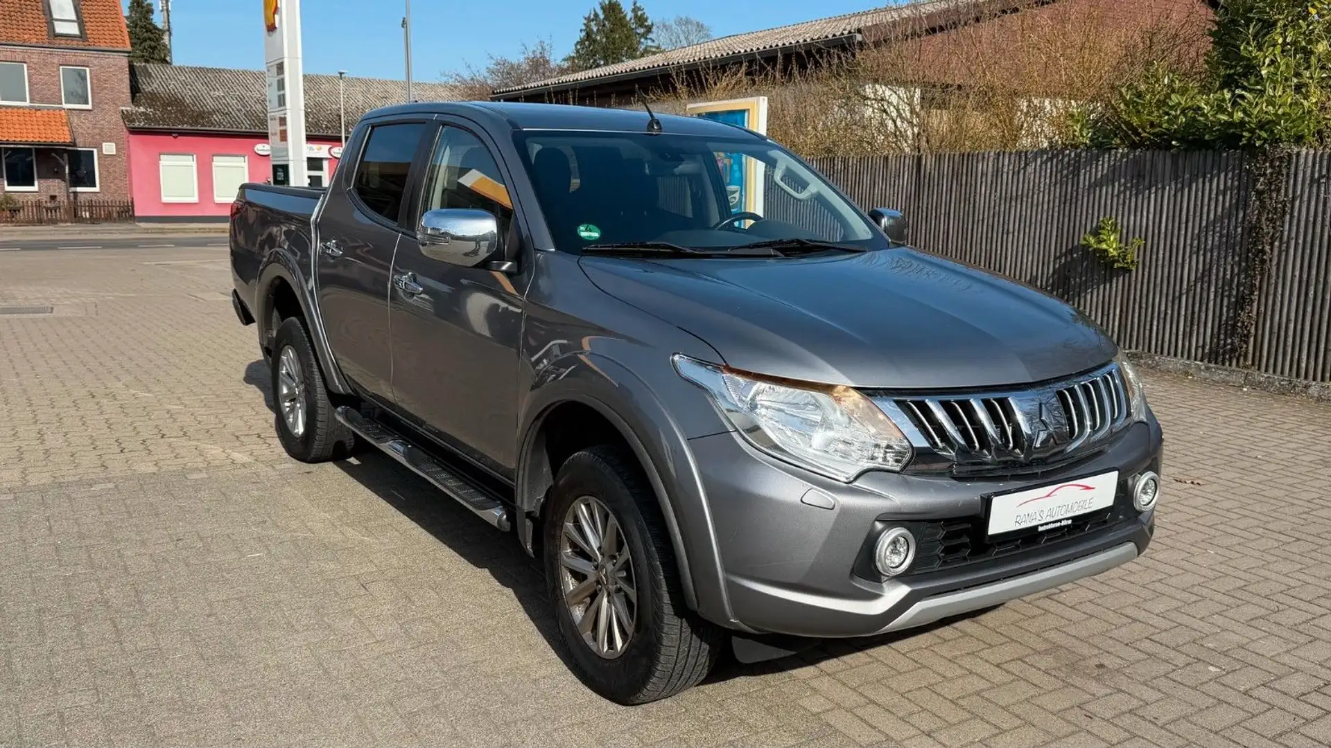 Mitsubishi L200 Plus Doppelkabine 4WD Grau - 2