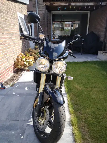 Triumph Speed Triple 1050 - foto 3