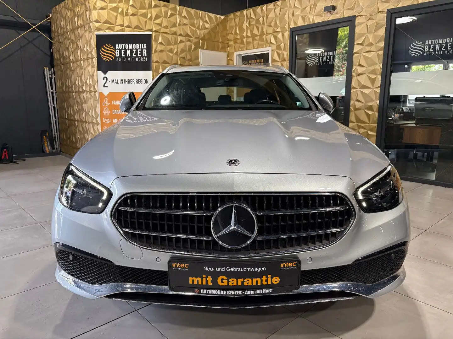 Mercedes-Benz E 220 T-Modell d/NAVI/KAMERA/APPLE/AMBIENTE/ACC Silber - 2