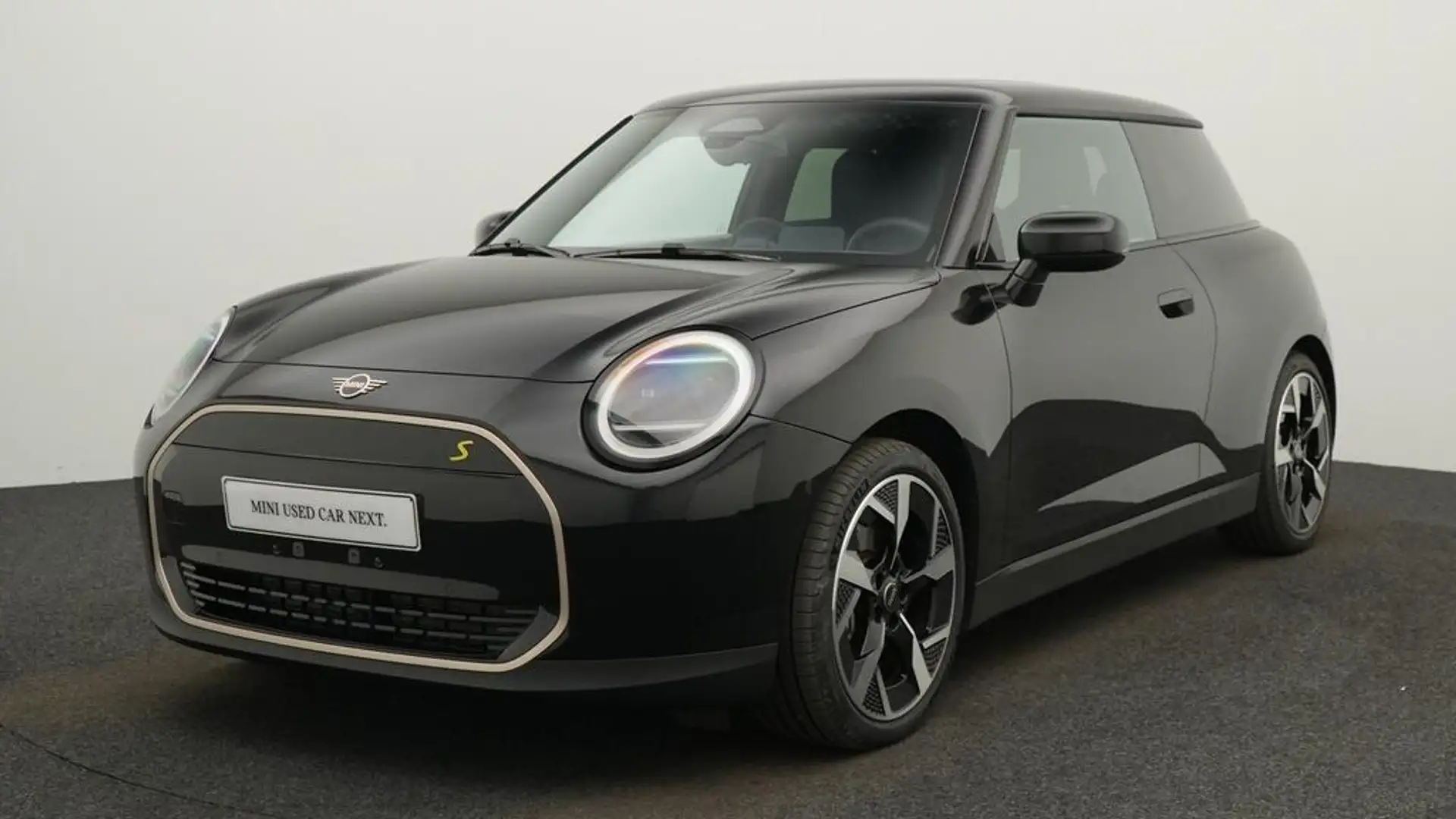 MINI Cooper SE Favoured Trim Black - 1