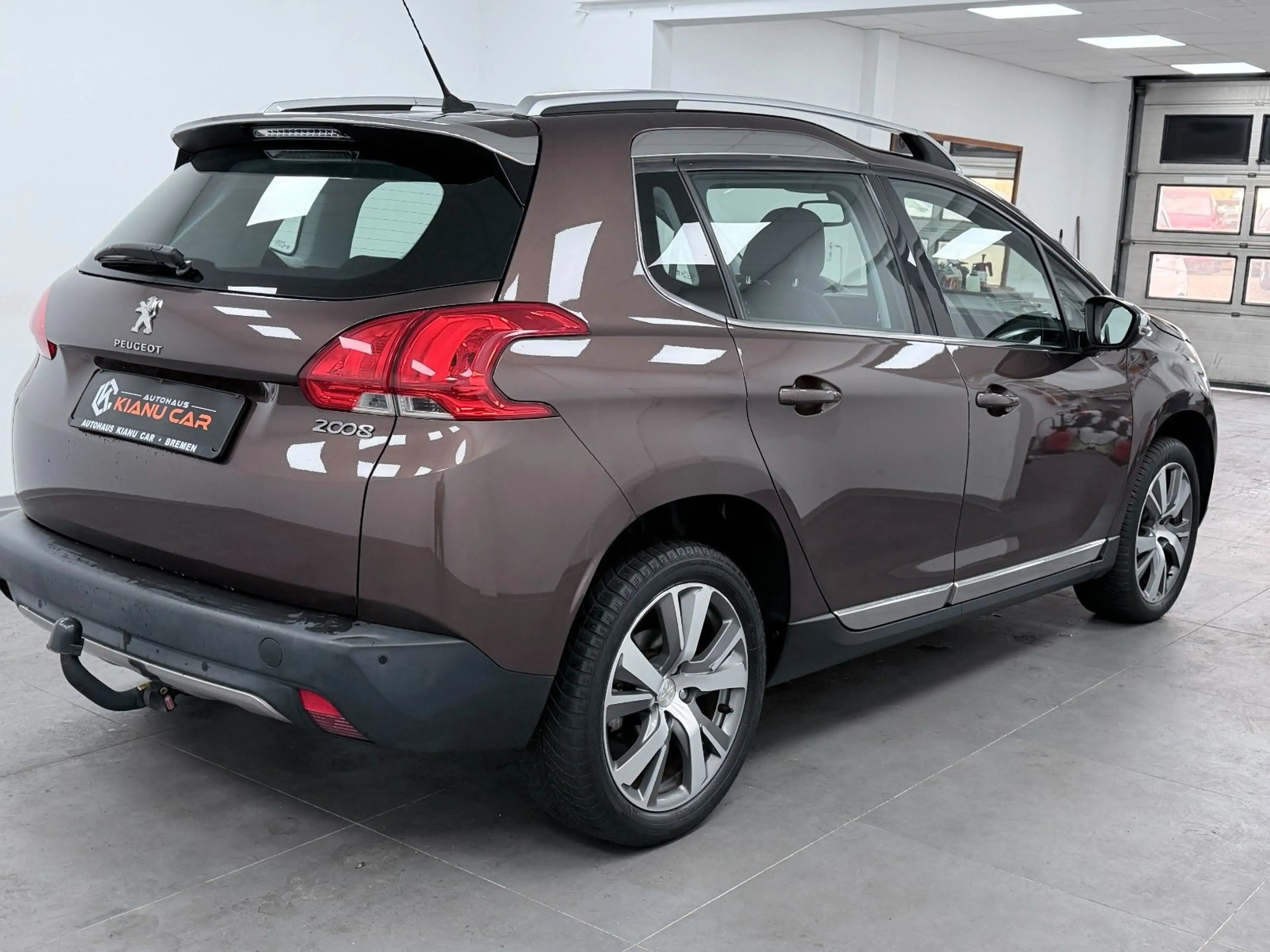 Peugeot 2008 Allure-AHK-NAVI-PDC-TEILLEDER-KLIMAAUTOMATI — photo 7