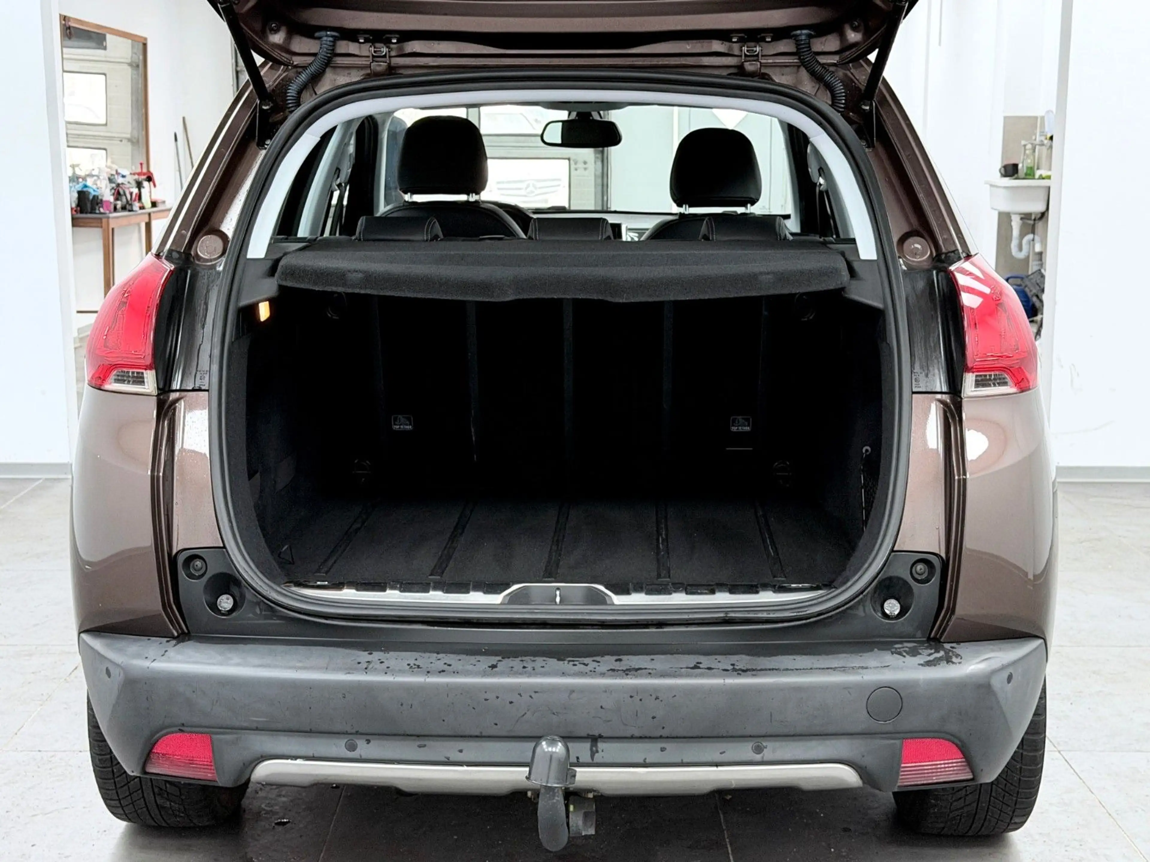 Peugeot 2008 Allure-AHK-NAVI-PDC-TEILLEDER-KLIMAAUTOMATI — photo 27