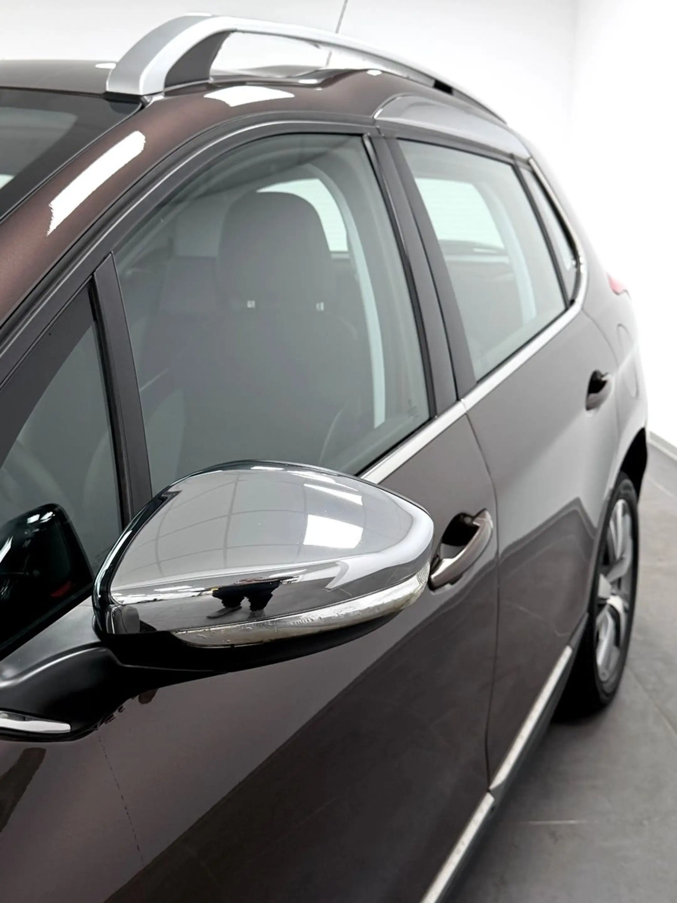 Peugeot 2008 Allure-AHK-NAVI-PDC-TEILLEDER-KLIMAAUTOMATI — photo 12