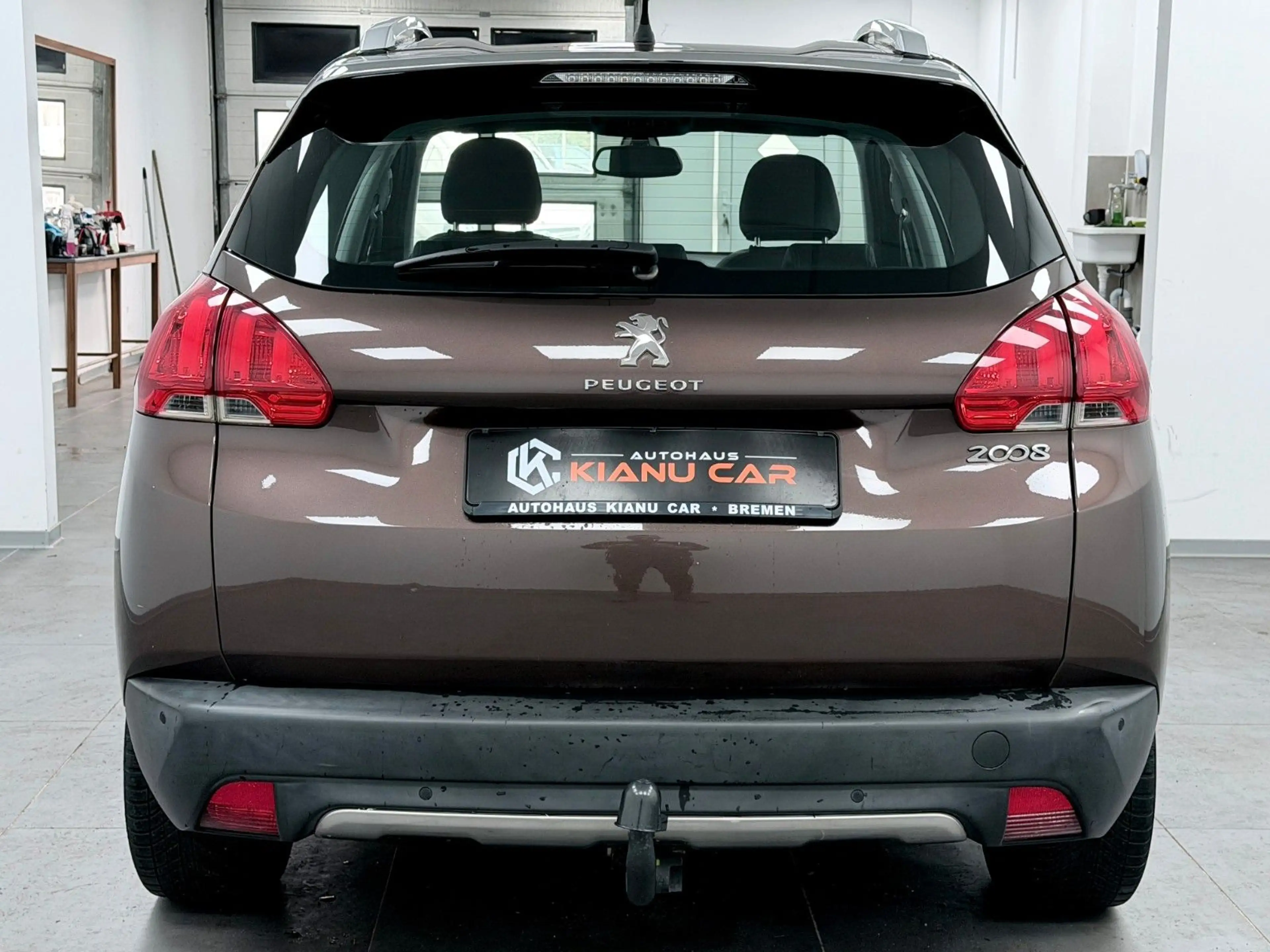 Peugeot 2008 Allure-AHK-NAVI-PDC-TEILLEDER-KLIMAAUTOMATI — photo 26