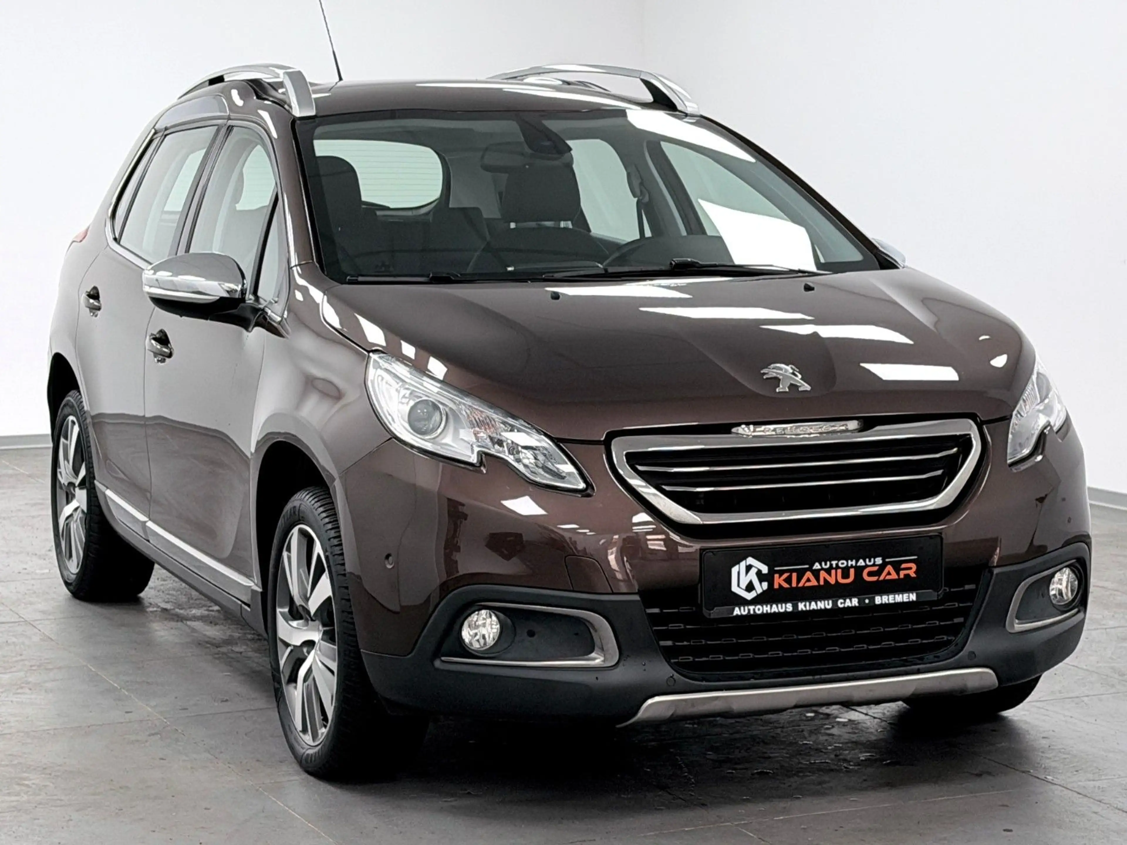 Peugeot 2008 Allure-AHK-NAVI-PDC-TEILLEDER-KLIMAAUTOMATI — photo 3