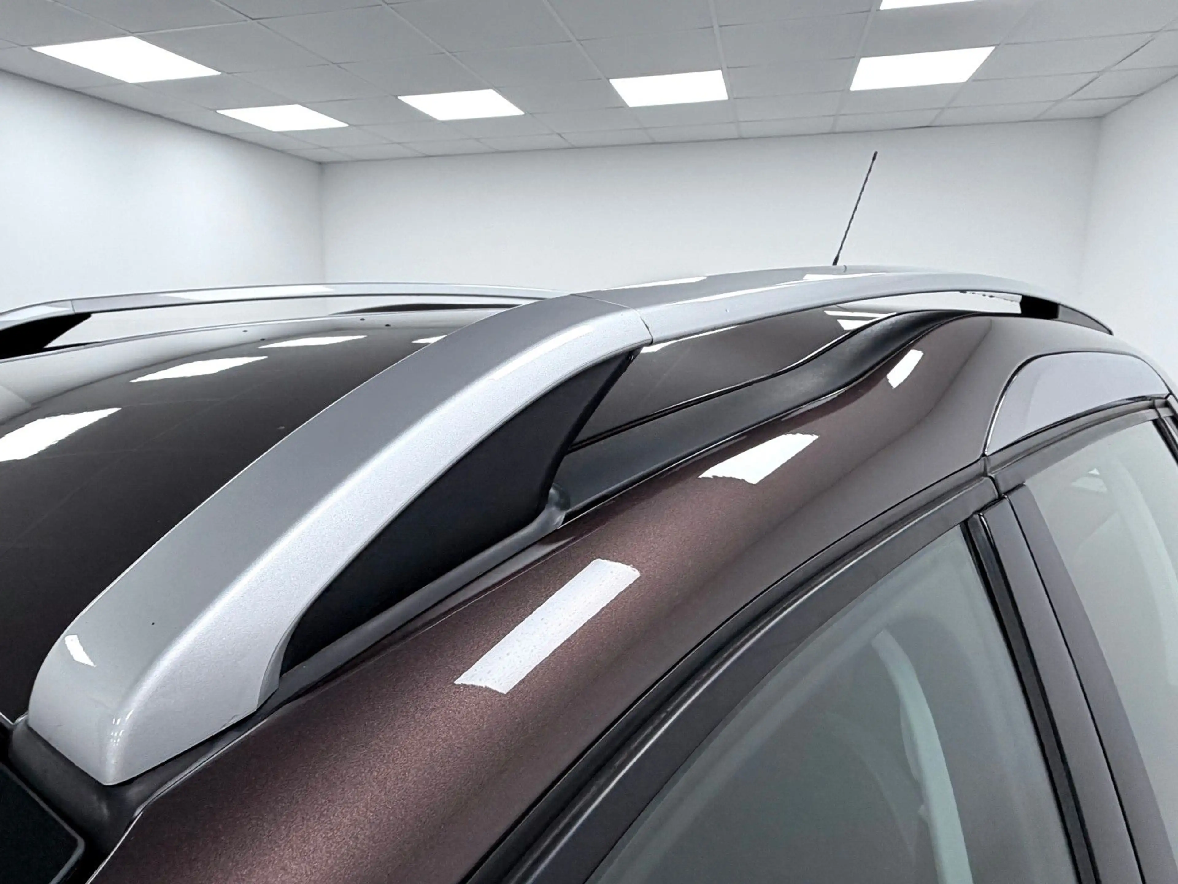 Peugeot 2008 Allure-AHK-NAVI-PDC-TEILLEDER-KLIMAAUTOMATI — photo 19