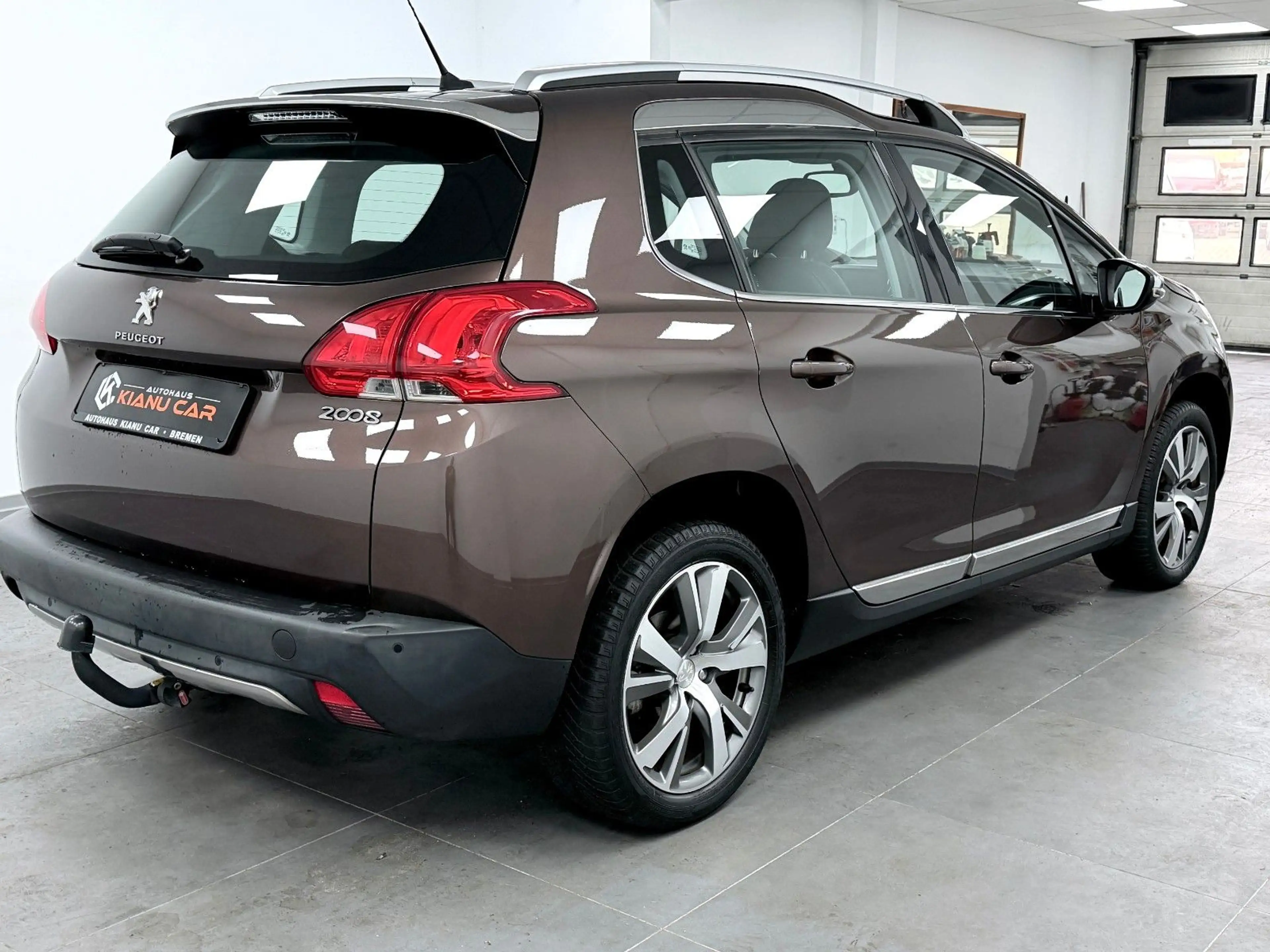 Peugeot 2008 Allure-AHK-NAVI-PDC-TEILLEDER-KLIMAAUTOMATI — photo 6