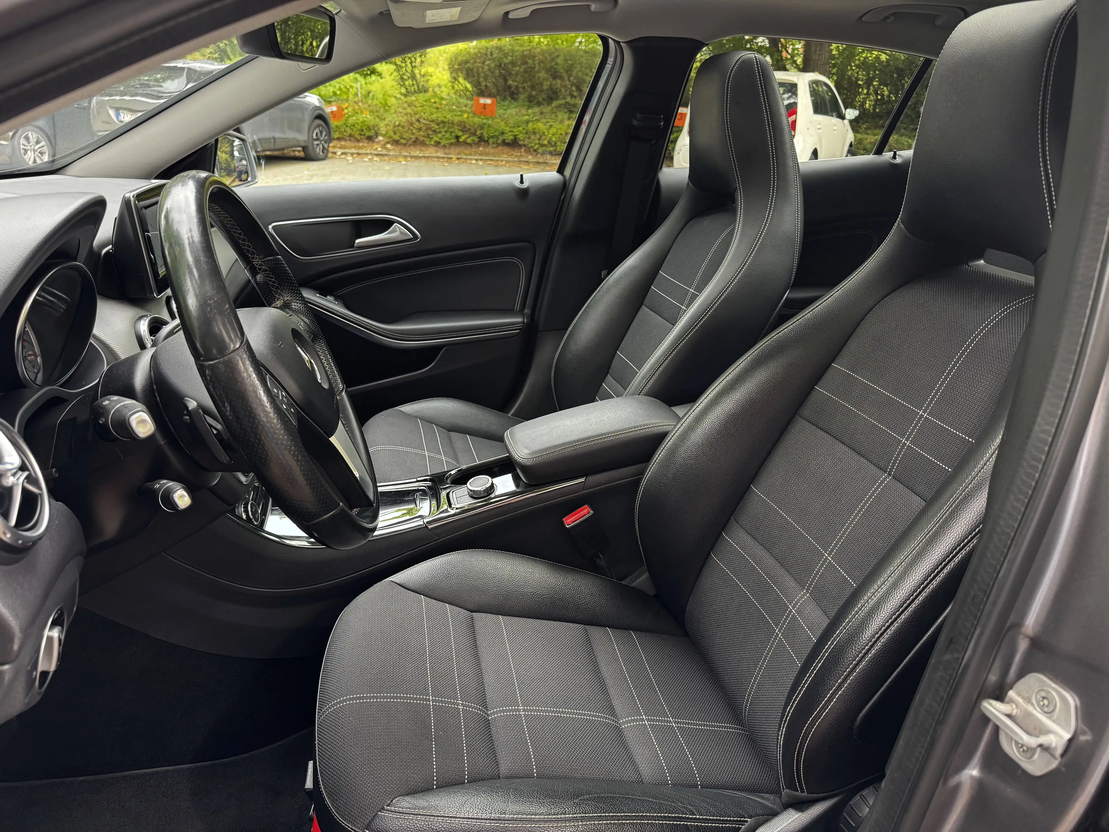 Mercedes-Benz GLA 200 GLA 200 d BOITE AUTO RARE EN FULL FULL OPTIONS APPLE CARPLAY — photo 9