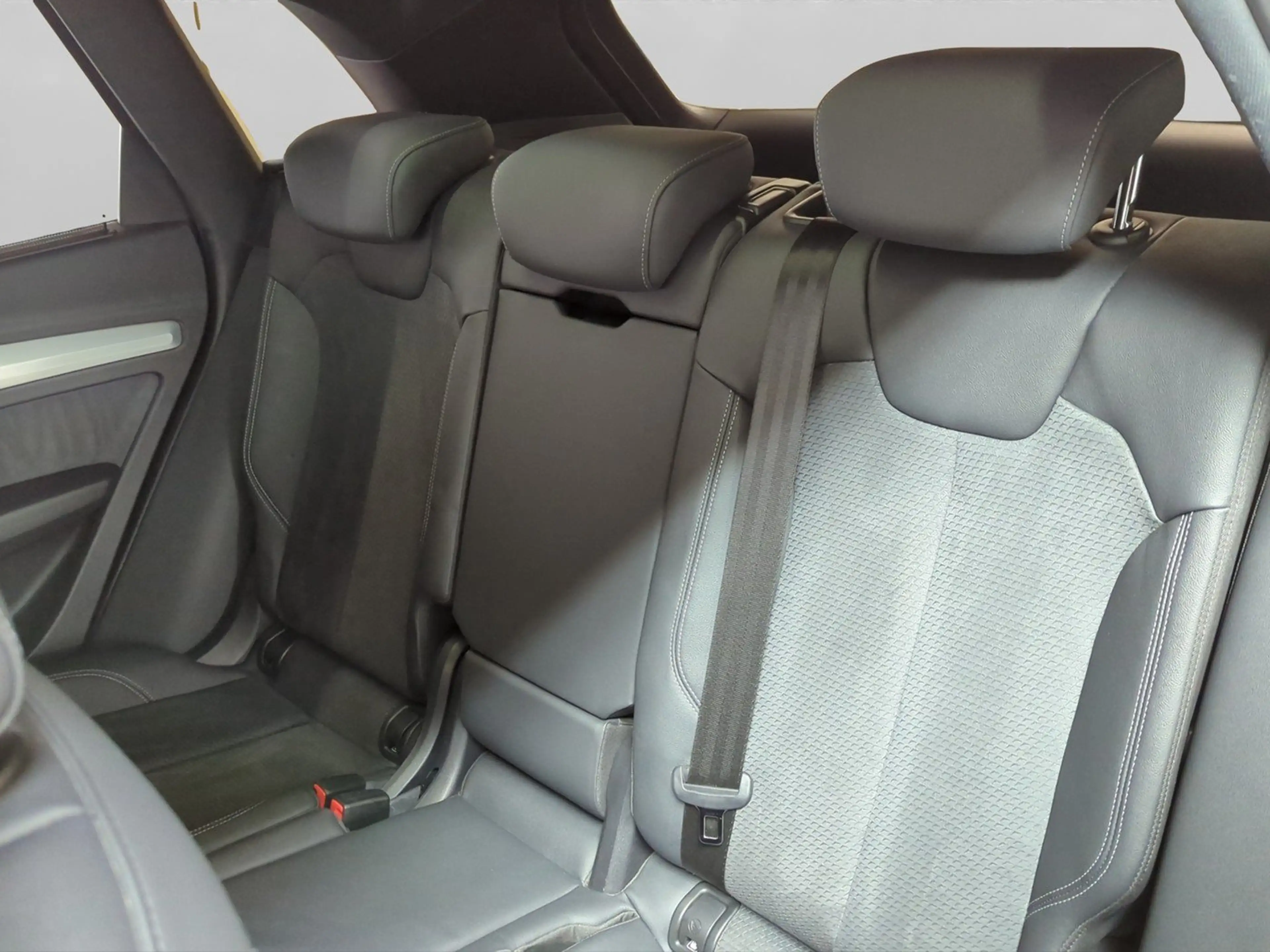Audi SQ5 3.0 TDI quat tiptronic AHK LED PANO STHZG — photo 11