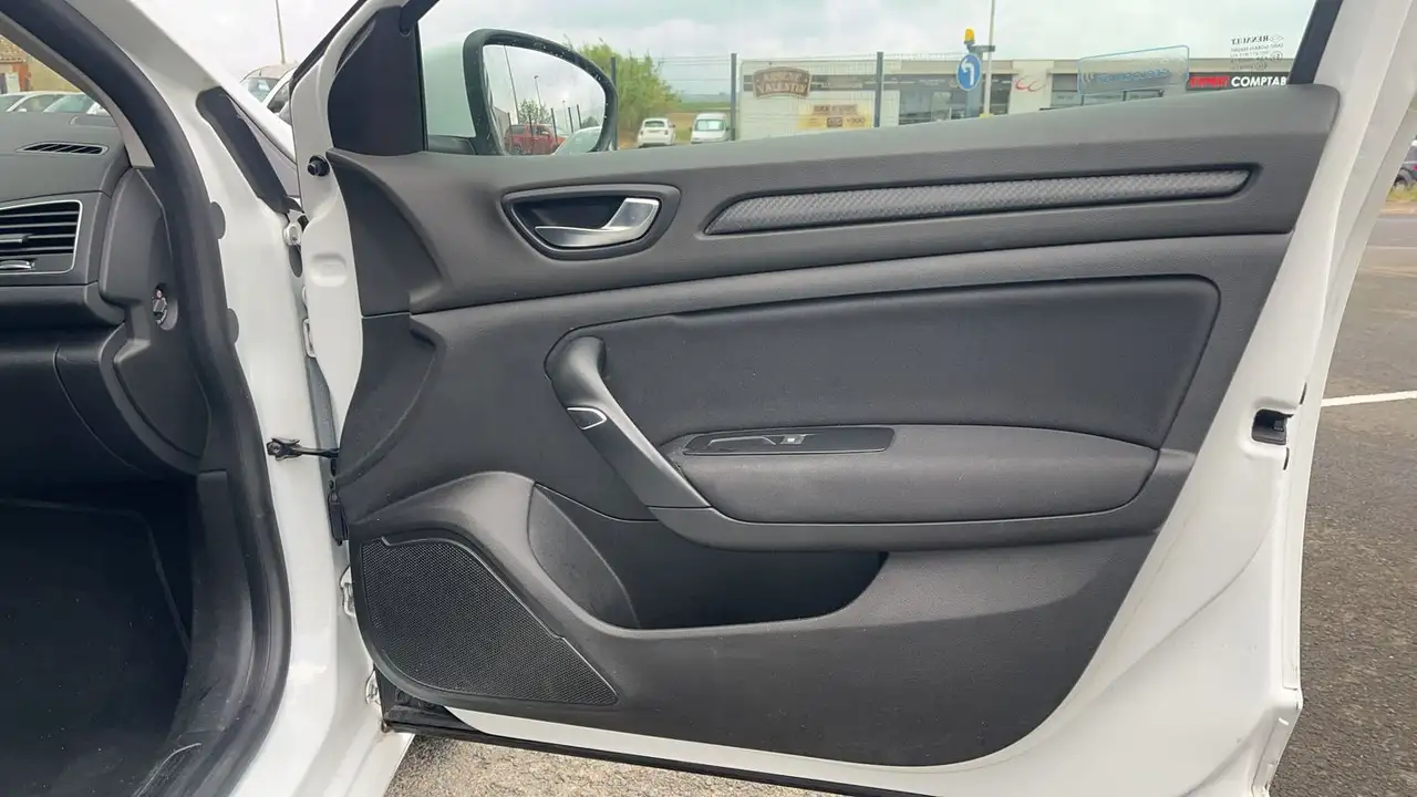Renault Megane Berline — photo 24