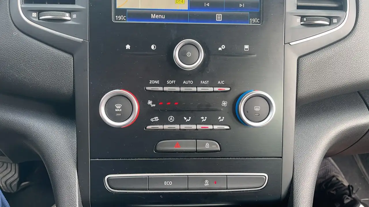 Renault Megane Berline — photo 28