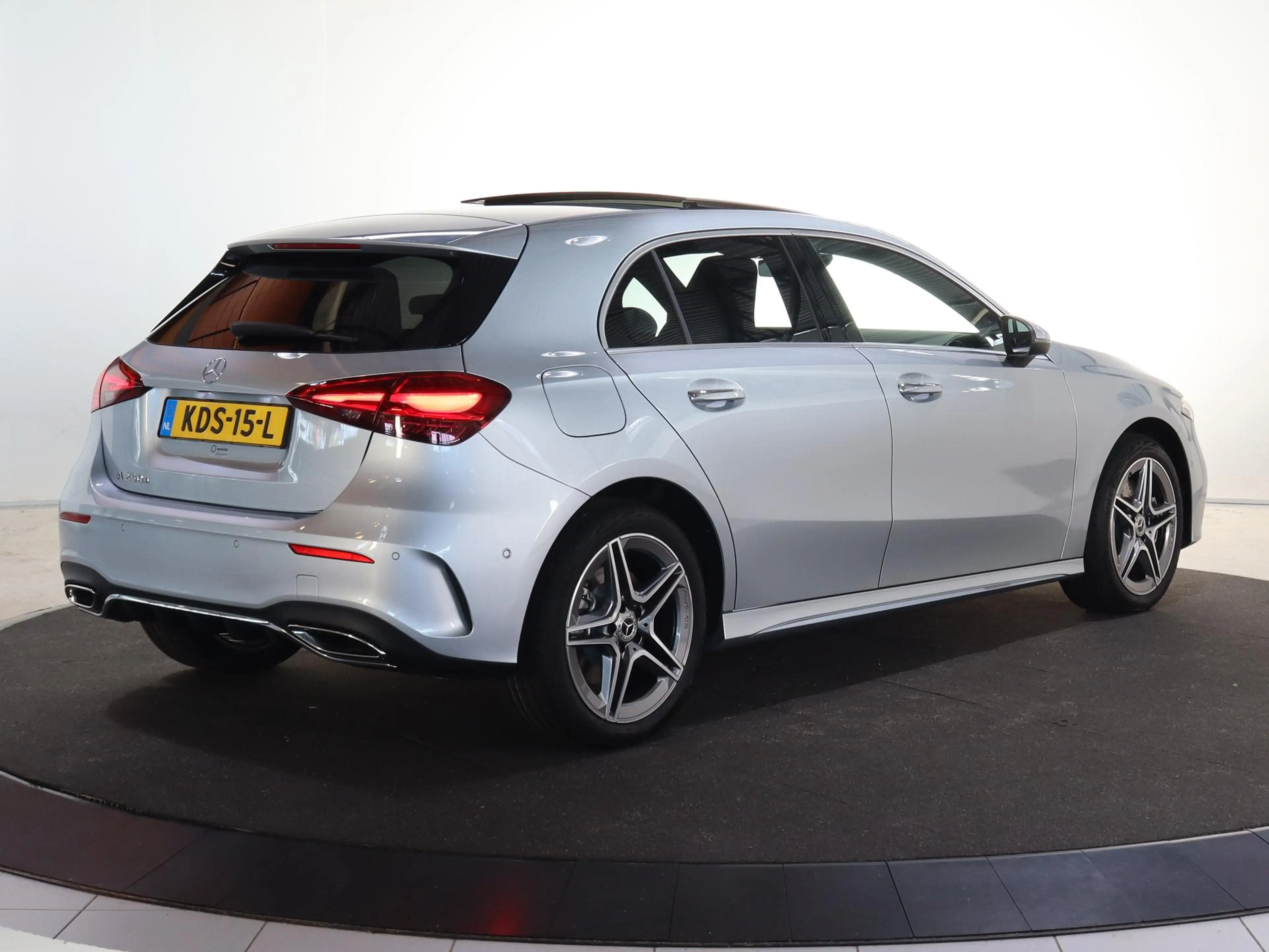 Mercedes-Benz A 250 250e Business Solution AMG | Panoramaschuifdak | S — photo 2