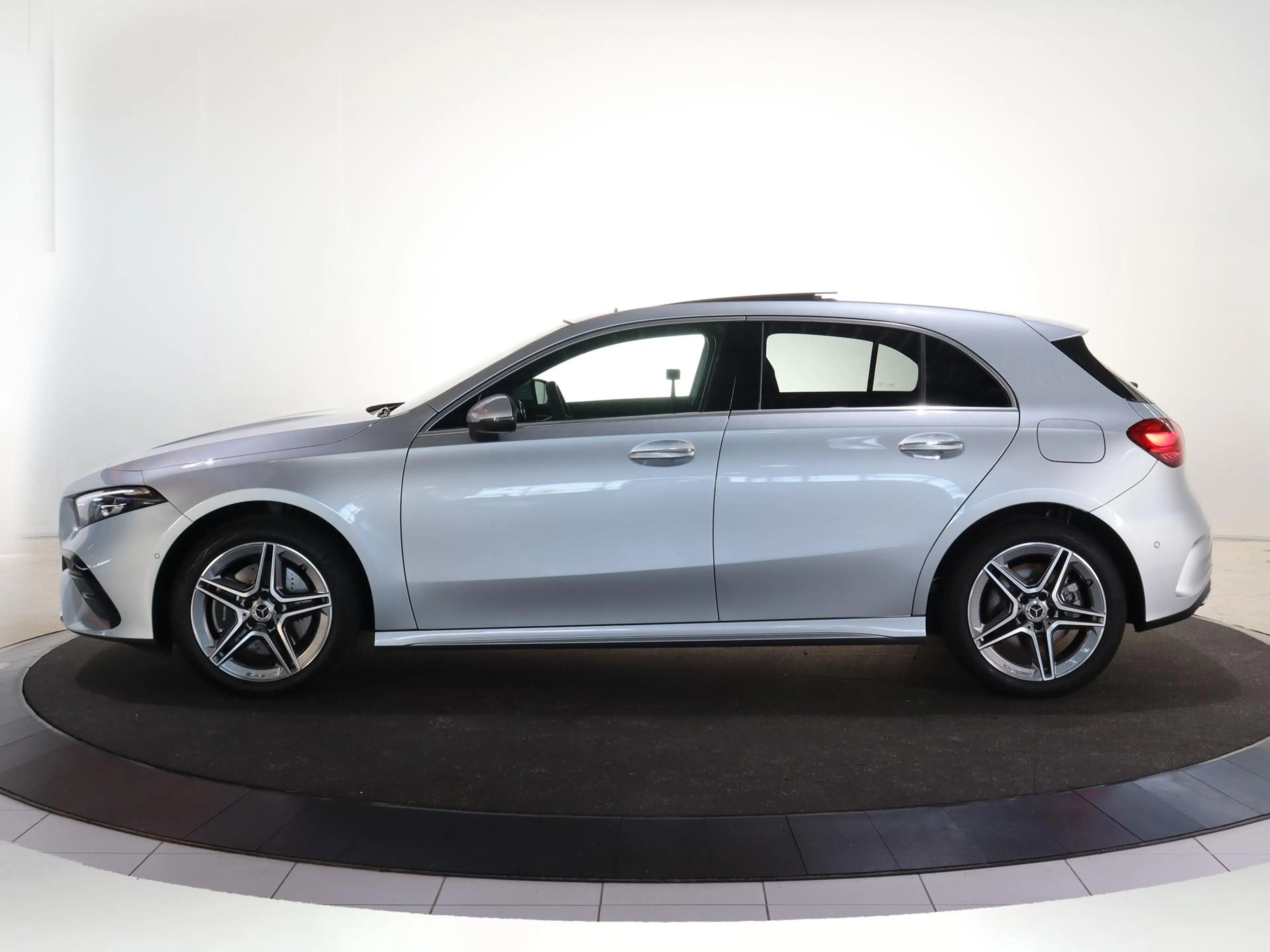 Mercedes-Benz A 250 250e Business Solution AMG | Panoramaschuifdak | S — photo 5