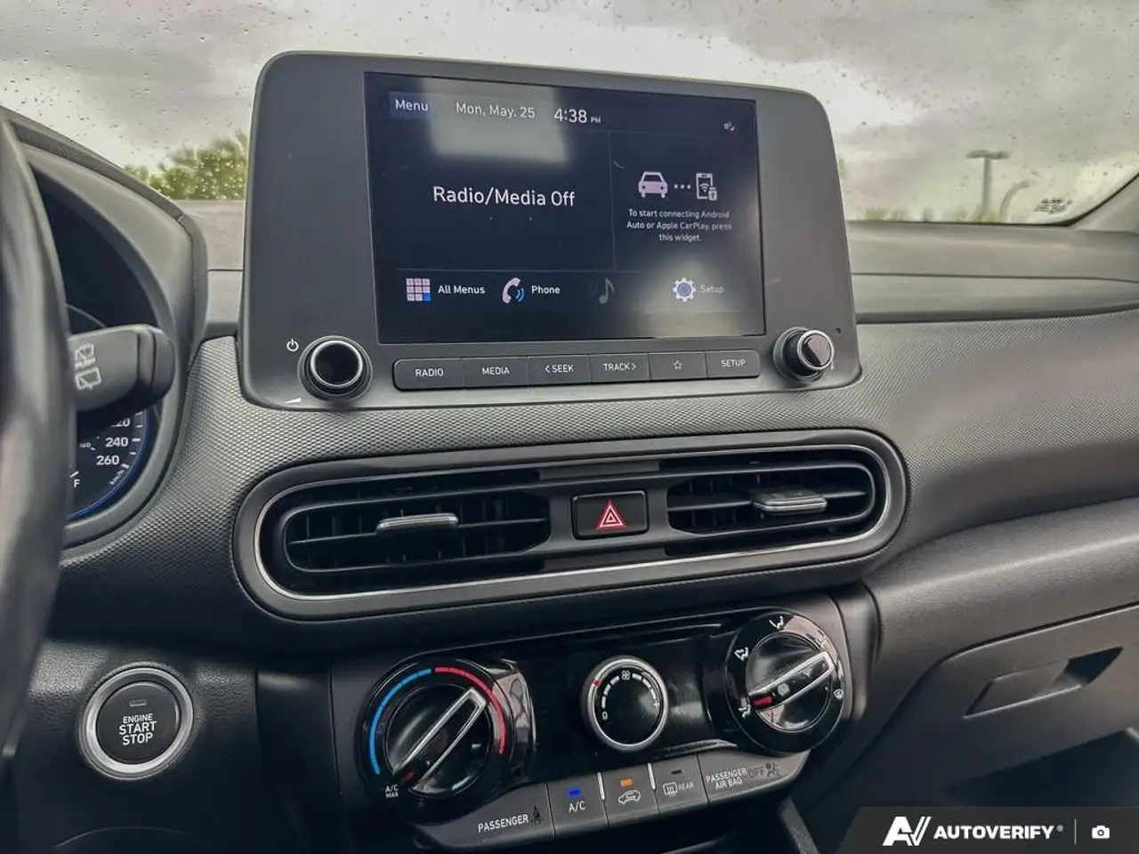 Hyundai KONA снимка Hyundai KONA