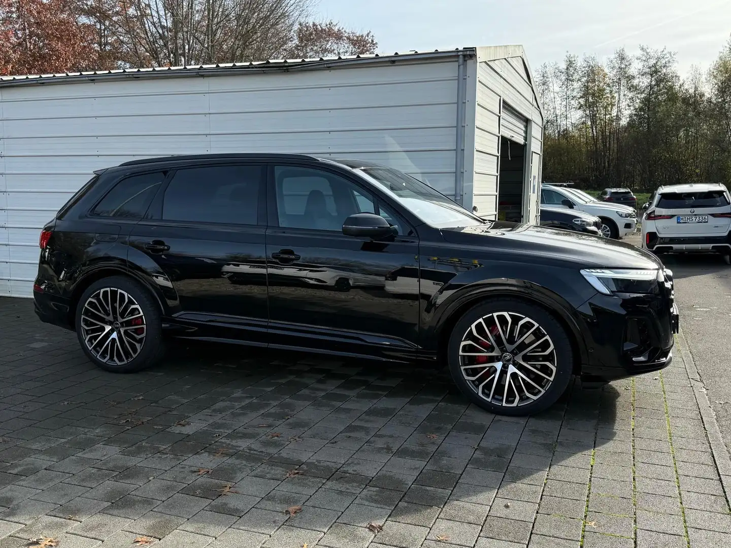 Audi SQ7 4.0l TFSI Quattro AHK*Panorama*7Sitzer*StandHei... Schwarz - 2