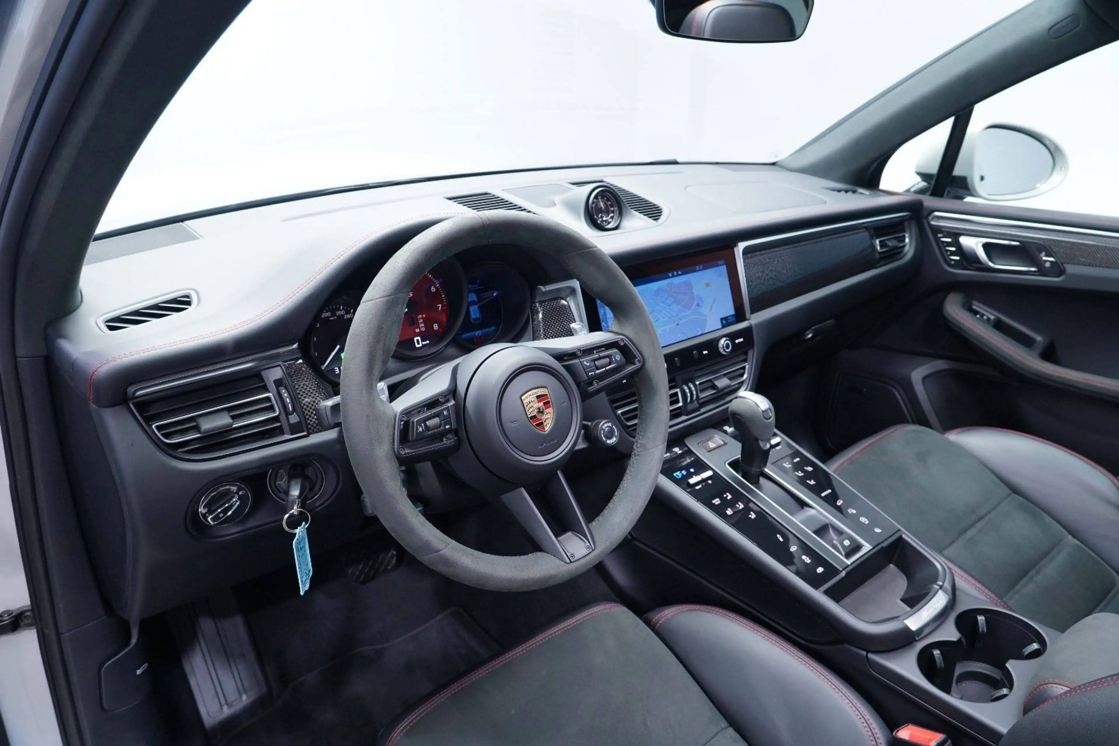 Porsche Macan GTS PDLS+/KREIDE/CHRONO/PANO/AHK/ACC/CARBN — photo 11