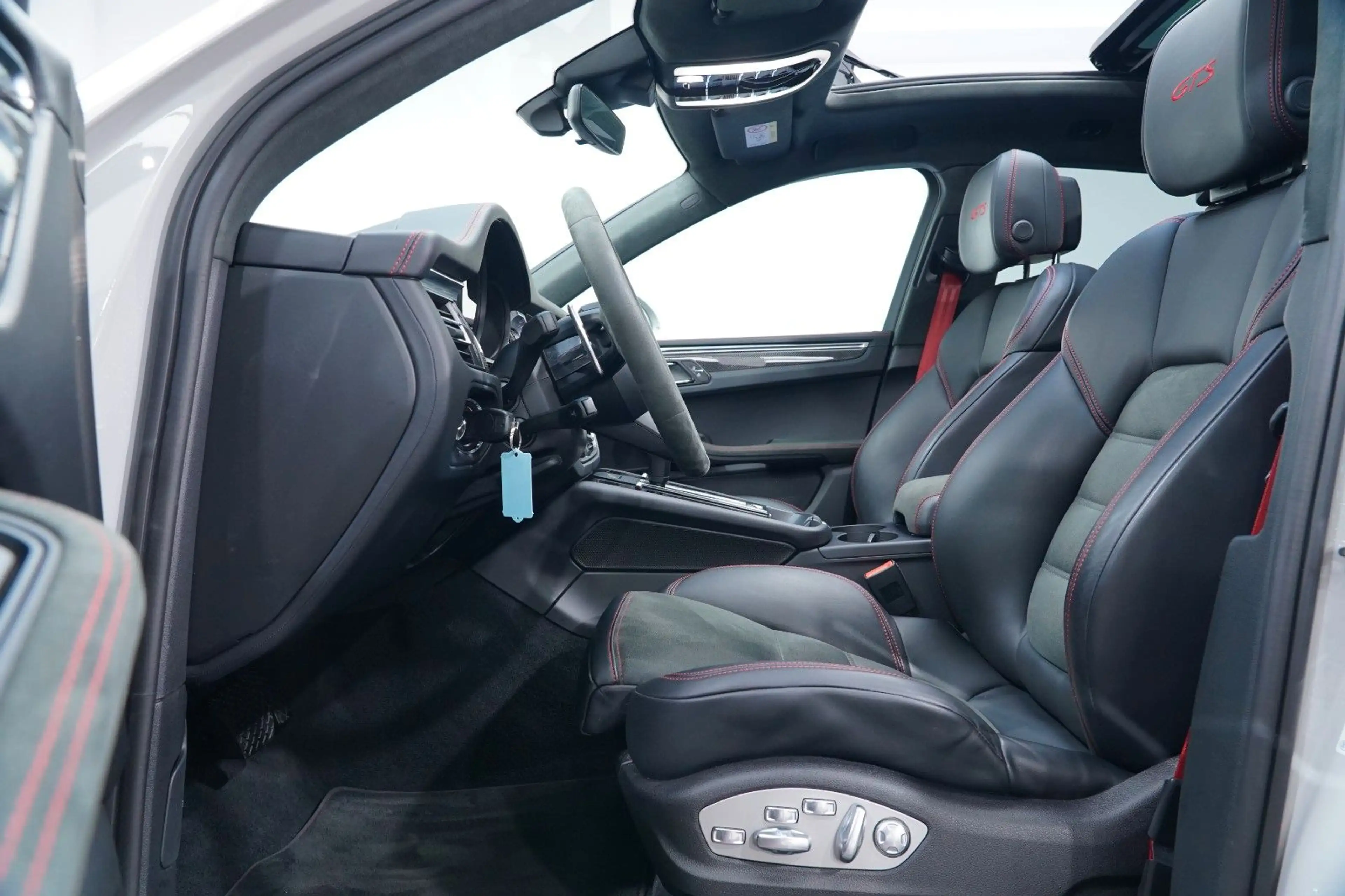 Porsche Macan GTS PDLS+/KREIDE/CHRONO/PANO/AHK/ACC/CARBN — photo 10