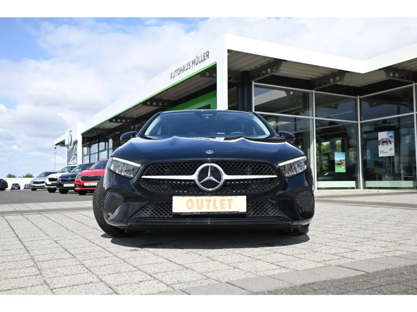 Mercedes-Benz A 180 Navi Digitales Cockpit LED Klimaautom DAB Noir - 2