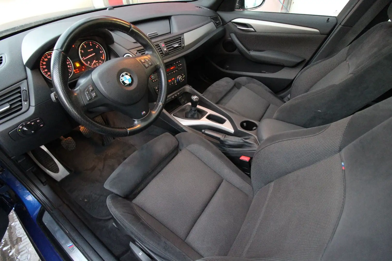 BMW X1 20 i xDrive~M-Paket~Alcantara~Xenon~Pano~ Blau - 2