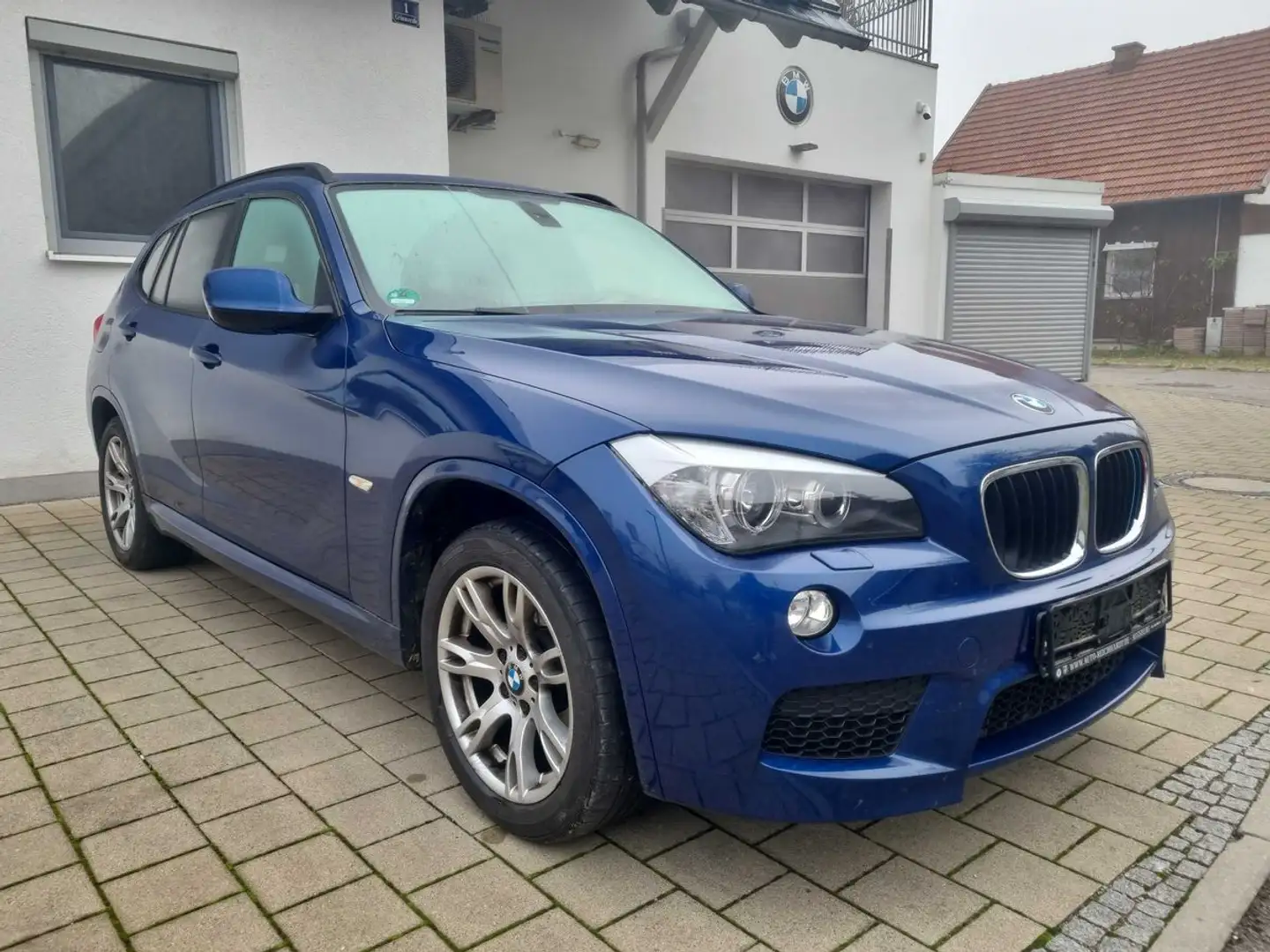 BMW X1 20 i xDrive~M-Paket~Alcantara~Xenon~Pano~ Bleu - 2