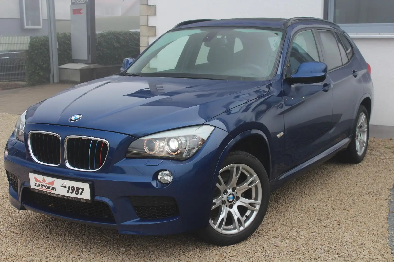 BMW X1 20 i xDrive~M-Paket~Alcantara~Xenon~Pano~ Blau - 1