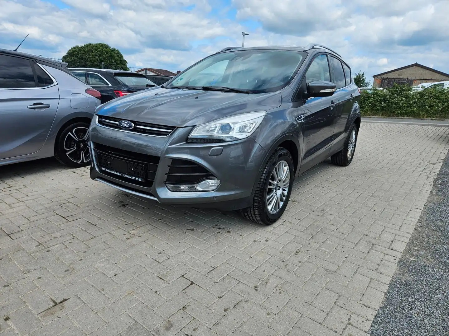 Ford Kuga Titanium Grau - 1