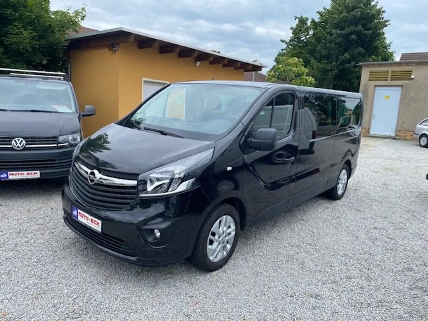 Opel Vivaro Combi L2H1  9 Sitzer AHK ALU Schwarz - 1