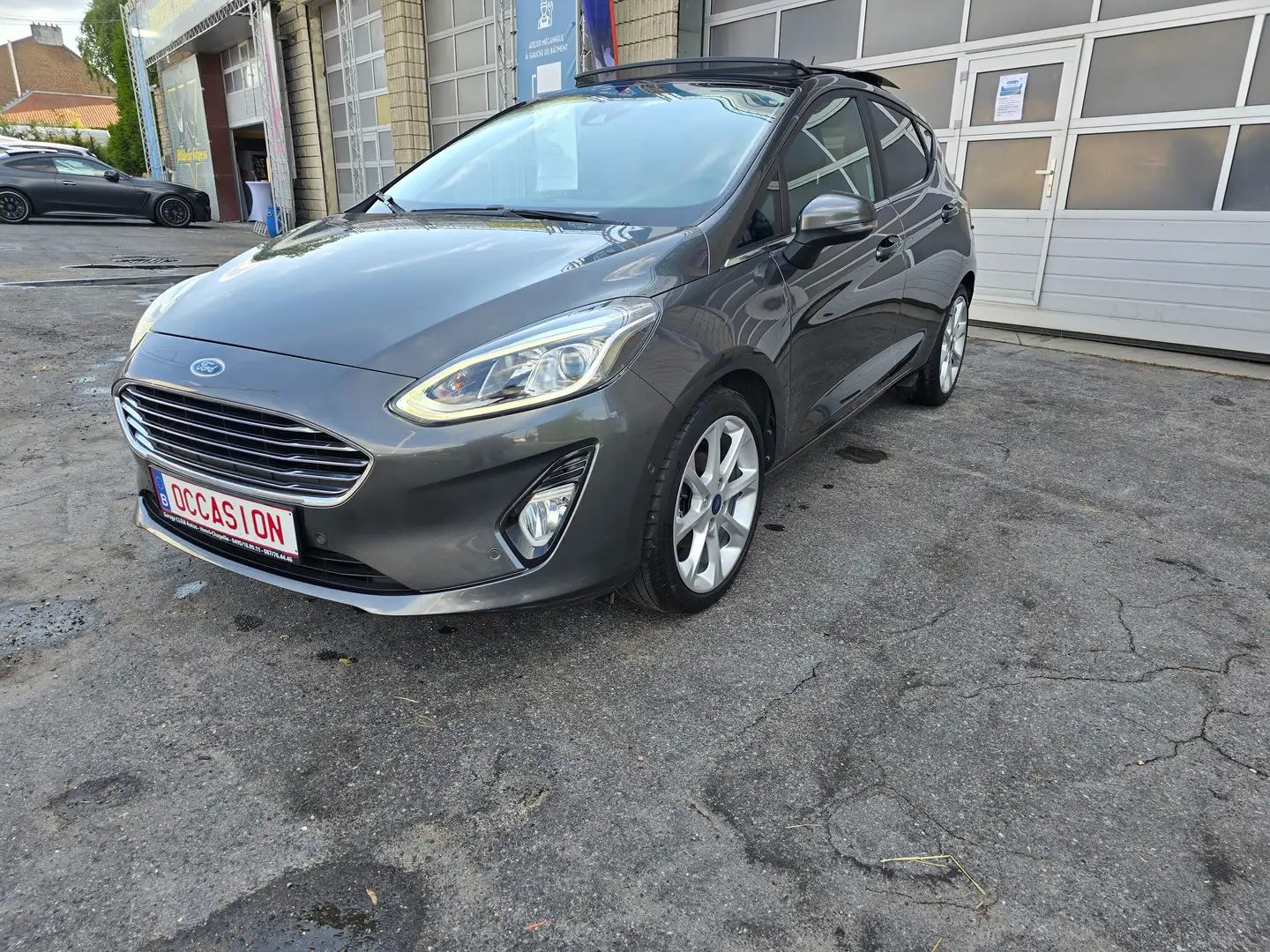 Ford Fiesta Fiesta 1.0 EcoBoost Titanium Toit pano, Sono etc Gris - 2