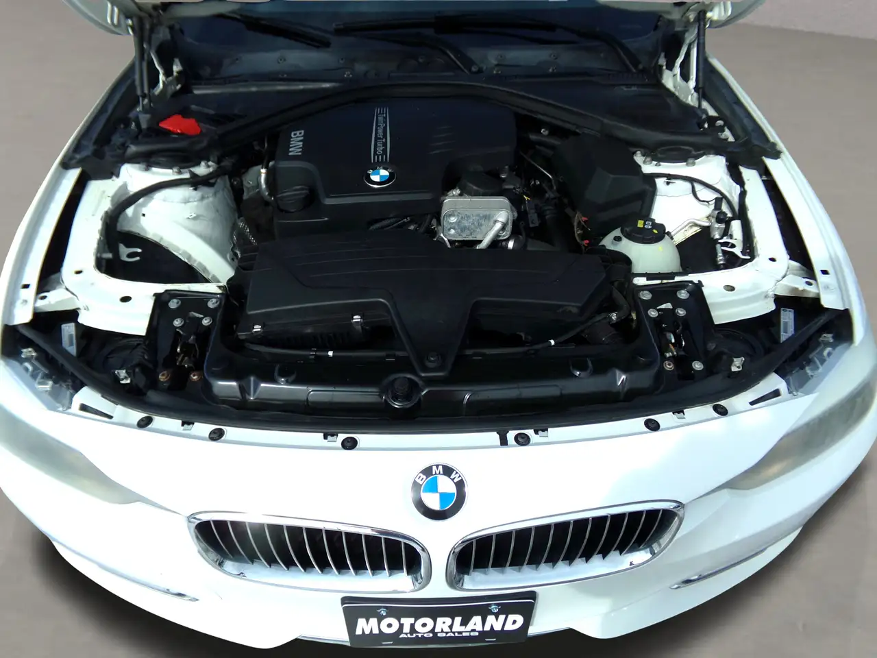 BMW 3 Series снимка BMW 3 Series