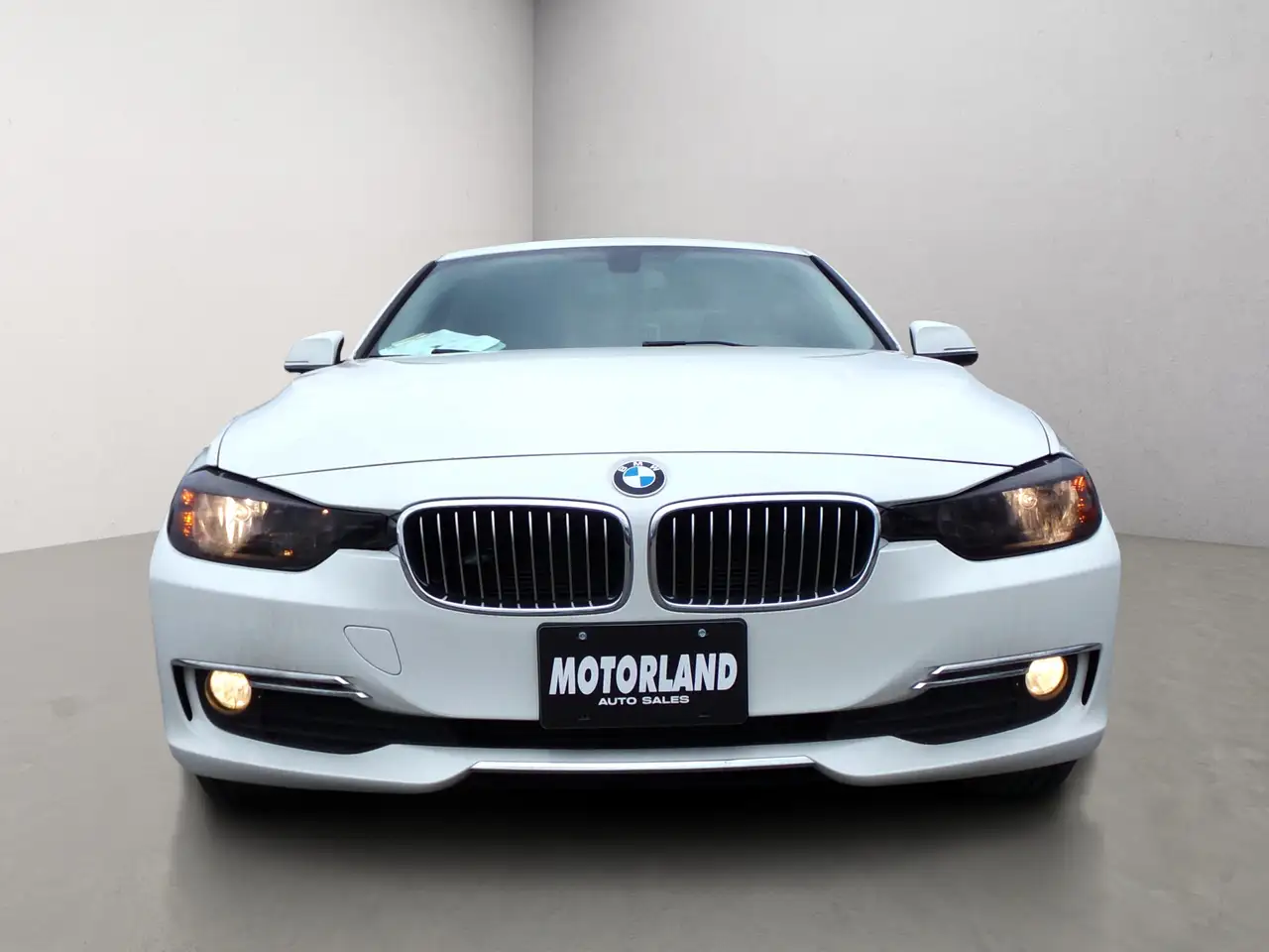 BMW 3 Series снимка BMW 3 Series