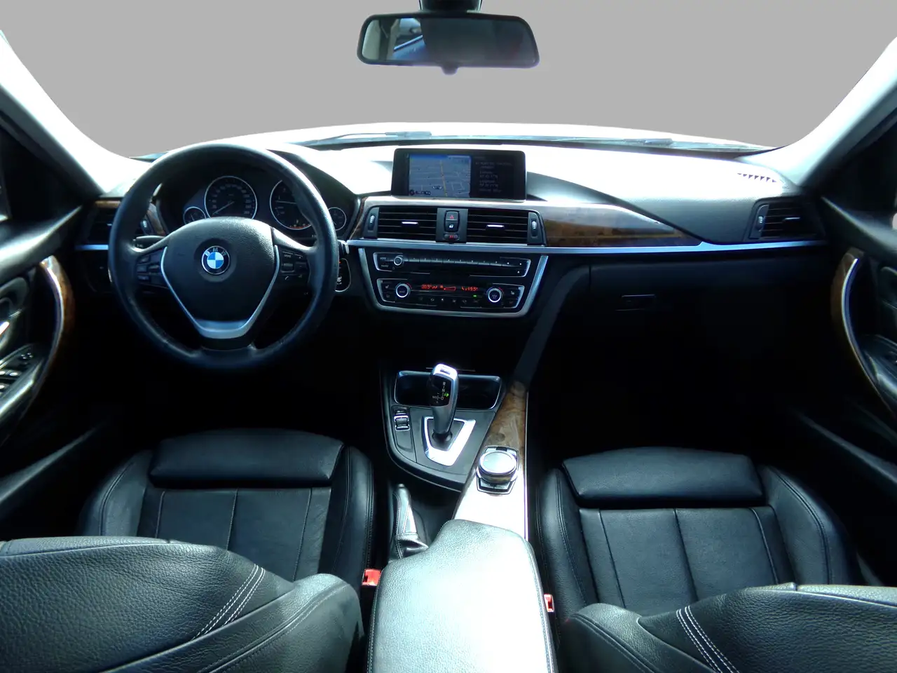 BMW 3 Series снимка BMW 3 Series