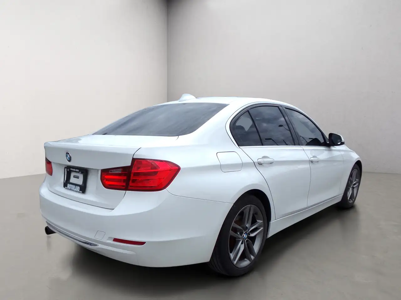 BMW 3 Series снимка BMW 3 Series