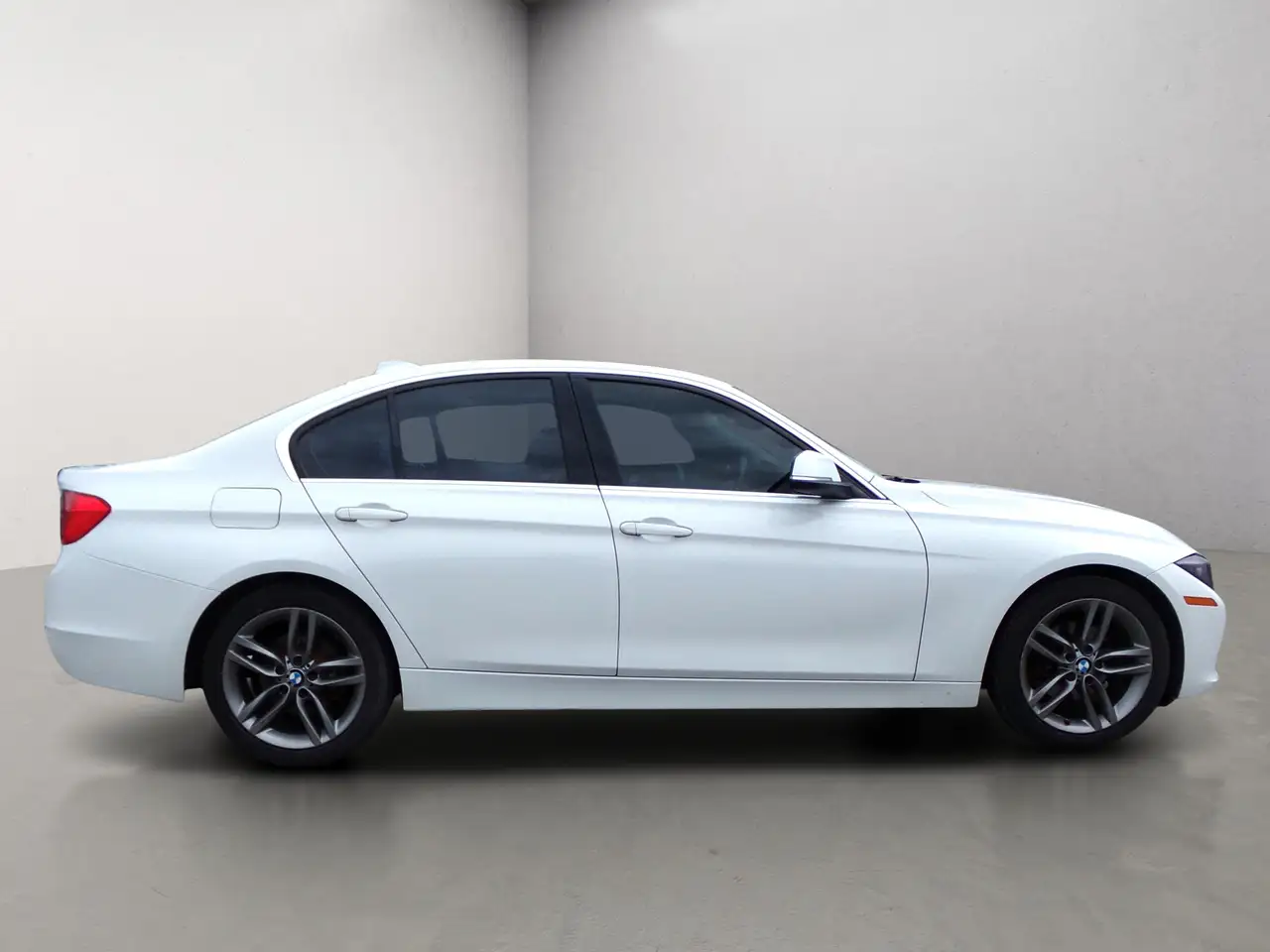 BMW 3 Series снимка BMW 3 Series