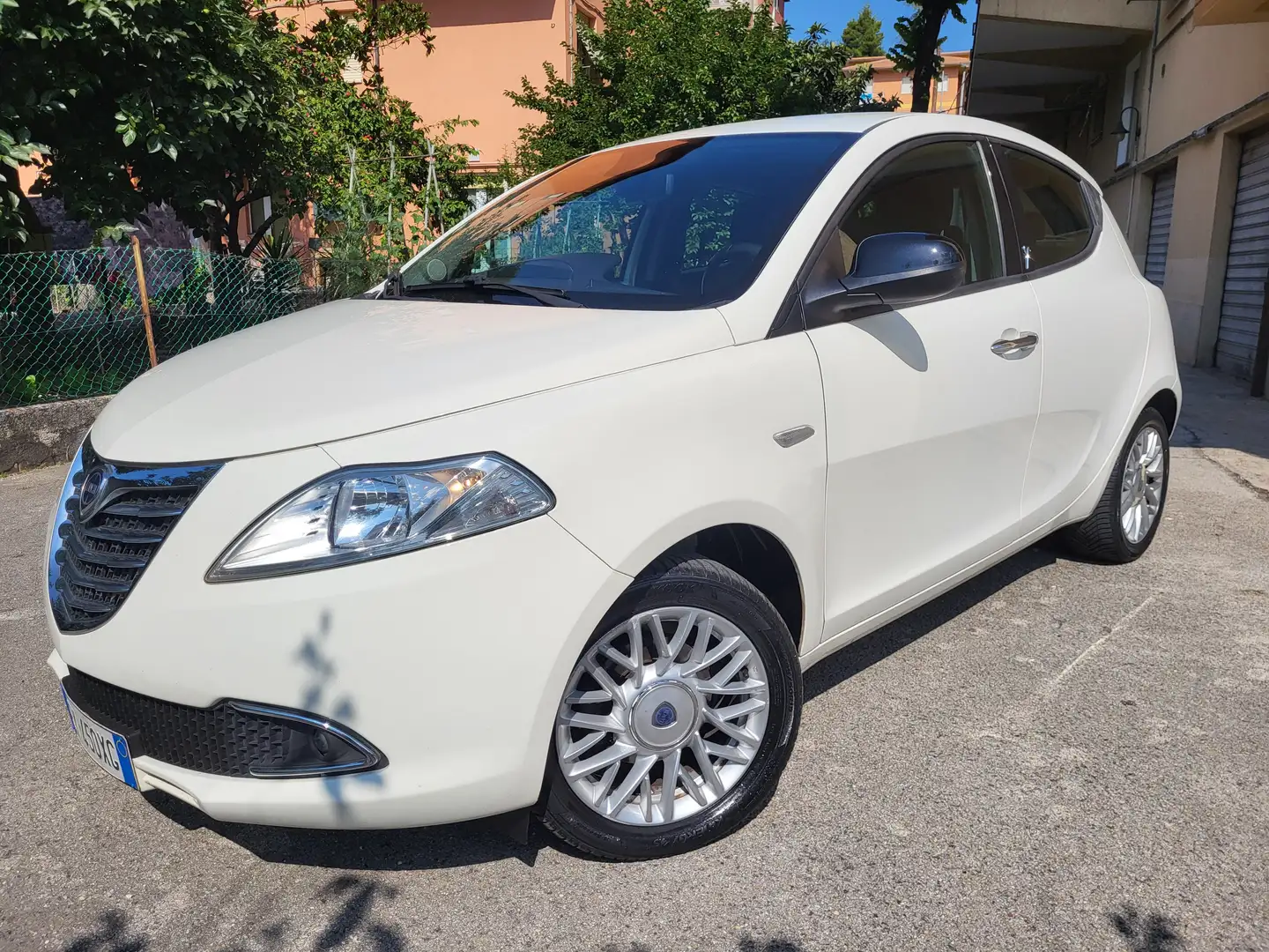 Lancia Ypsilon 1,3 Mjet PLATINUM-UNICA PROPR-4 REVISIONI Wit - 1