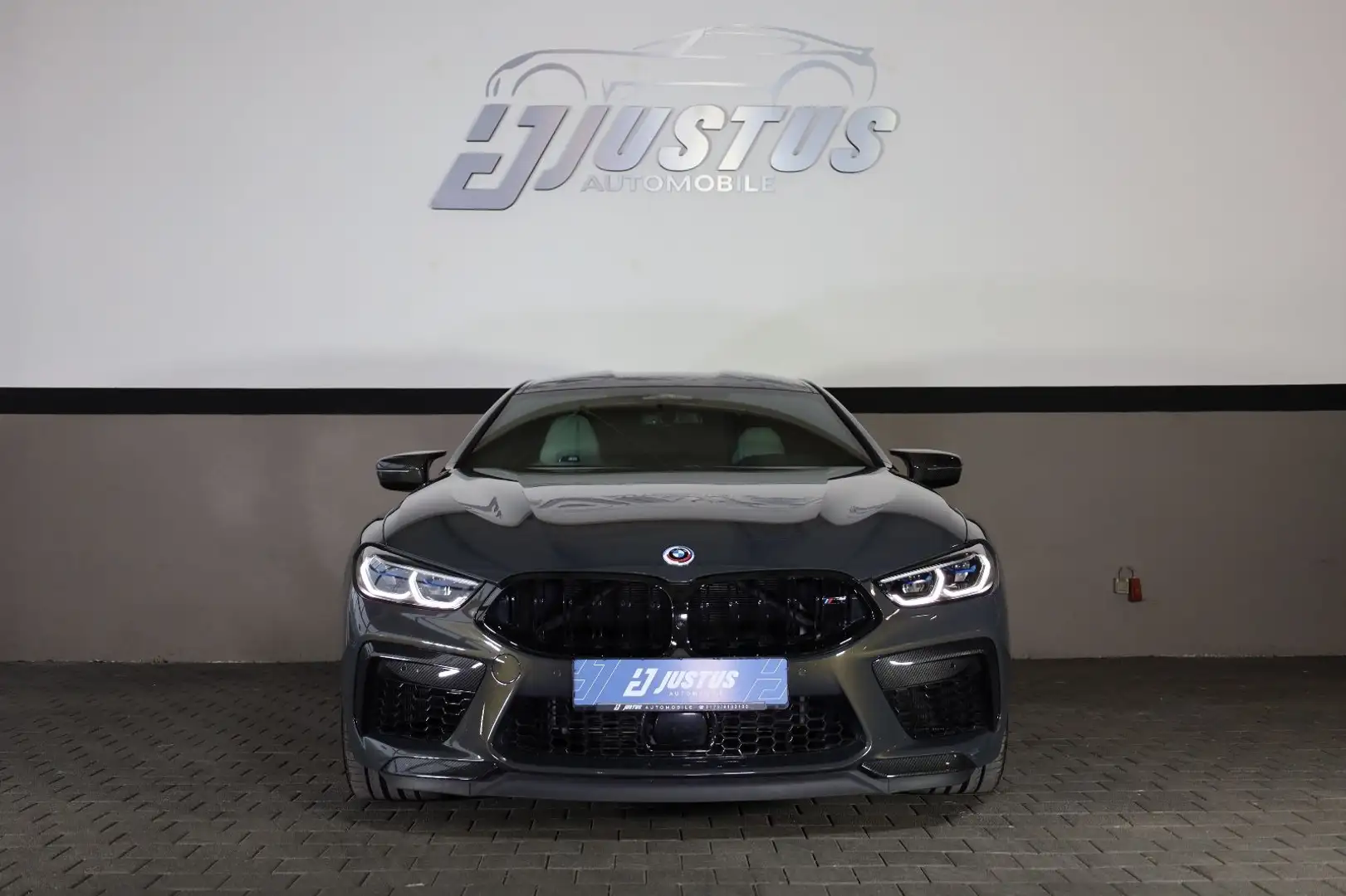 BMW M8 Competition xDrive GranCoupé/360*/HUD/H&K/R20 Grau - 2