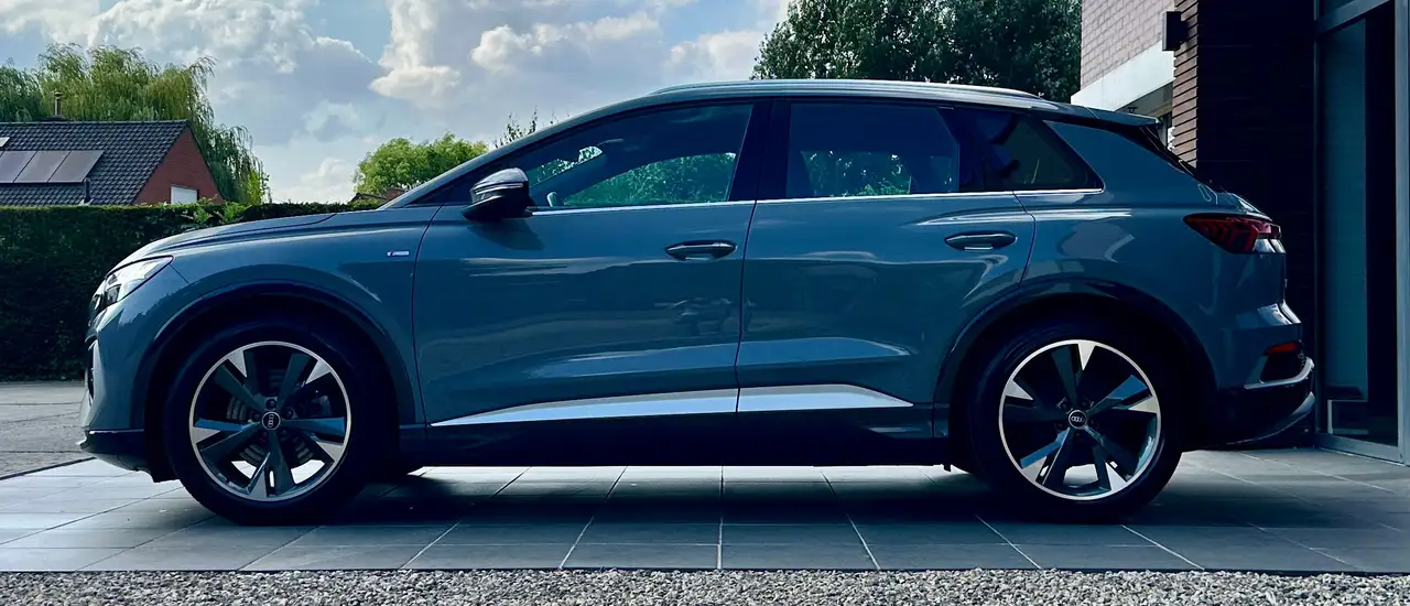 Audi Q4 82 kWh 40 S-LINE/HuD/ACC/CAMERA/LEDER/AMBI/CARPLAY/VIRTUAL, миниатюра 4