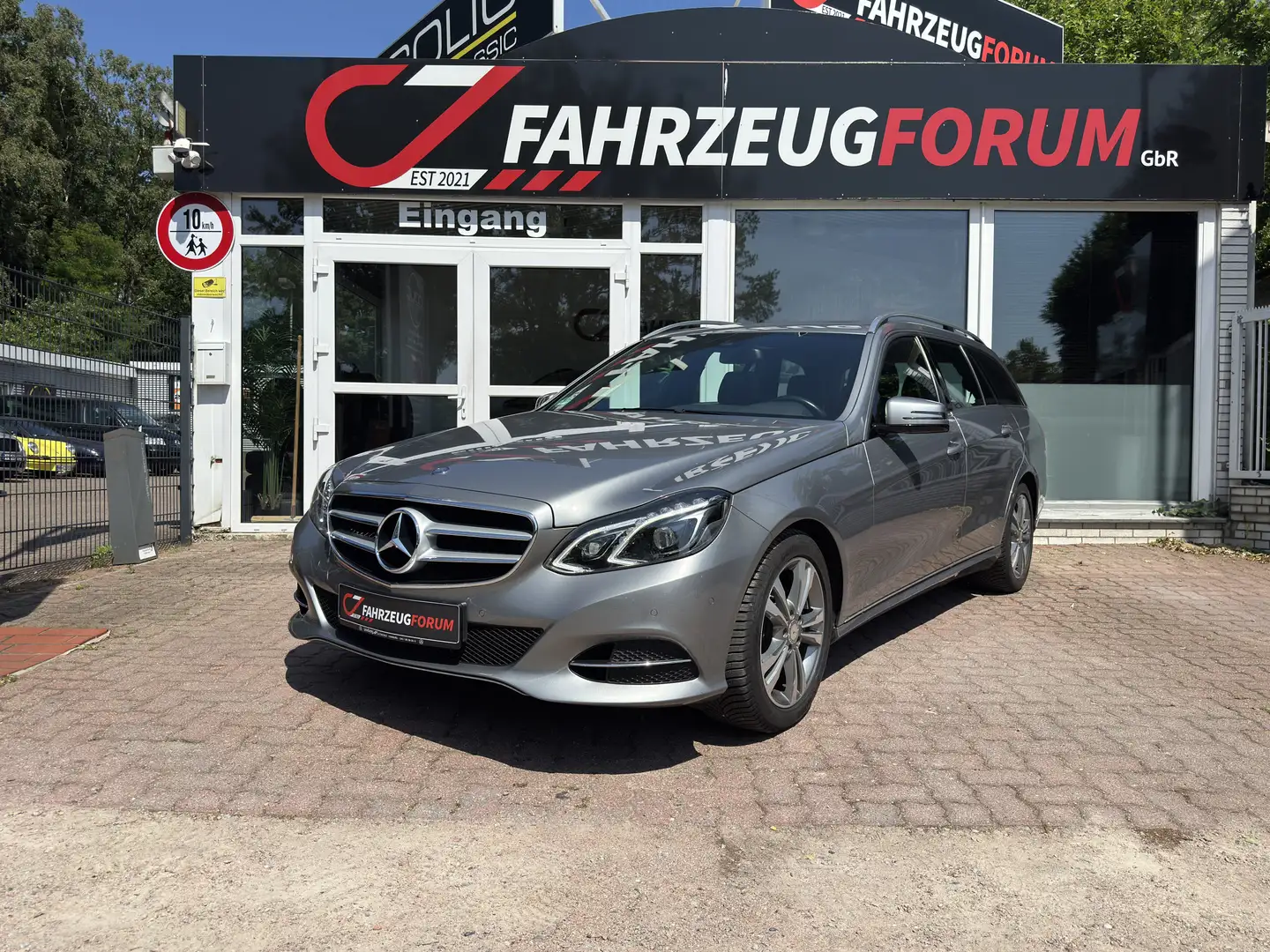 Mercedes-Benz E 200 Schiebedach*COMAND*Totwinkel*Spurhalte Silber - 1