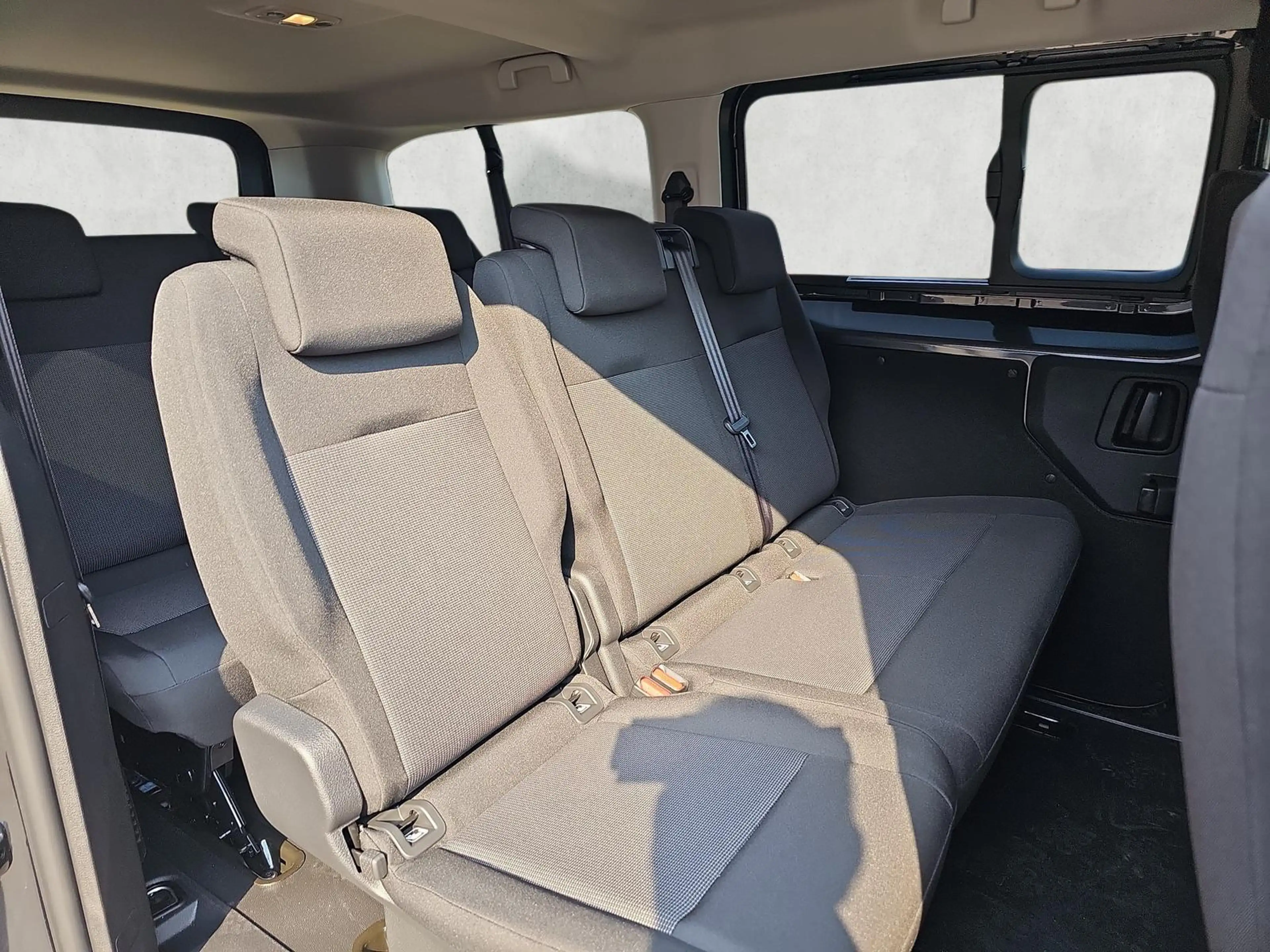 Opel Vivaro XL Kombi 2.2 Diesel Autom. Navi / Kamera 132 kW... — photo 13