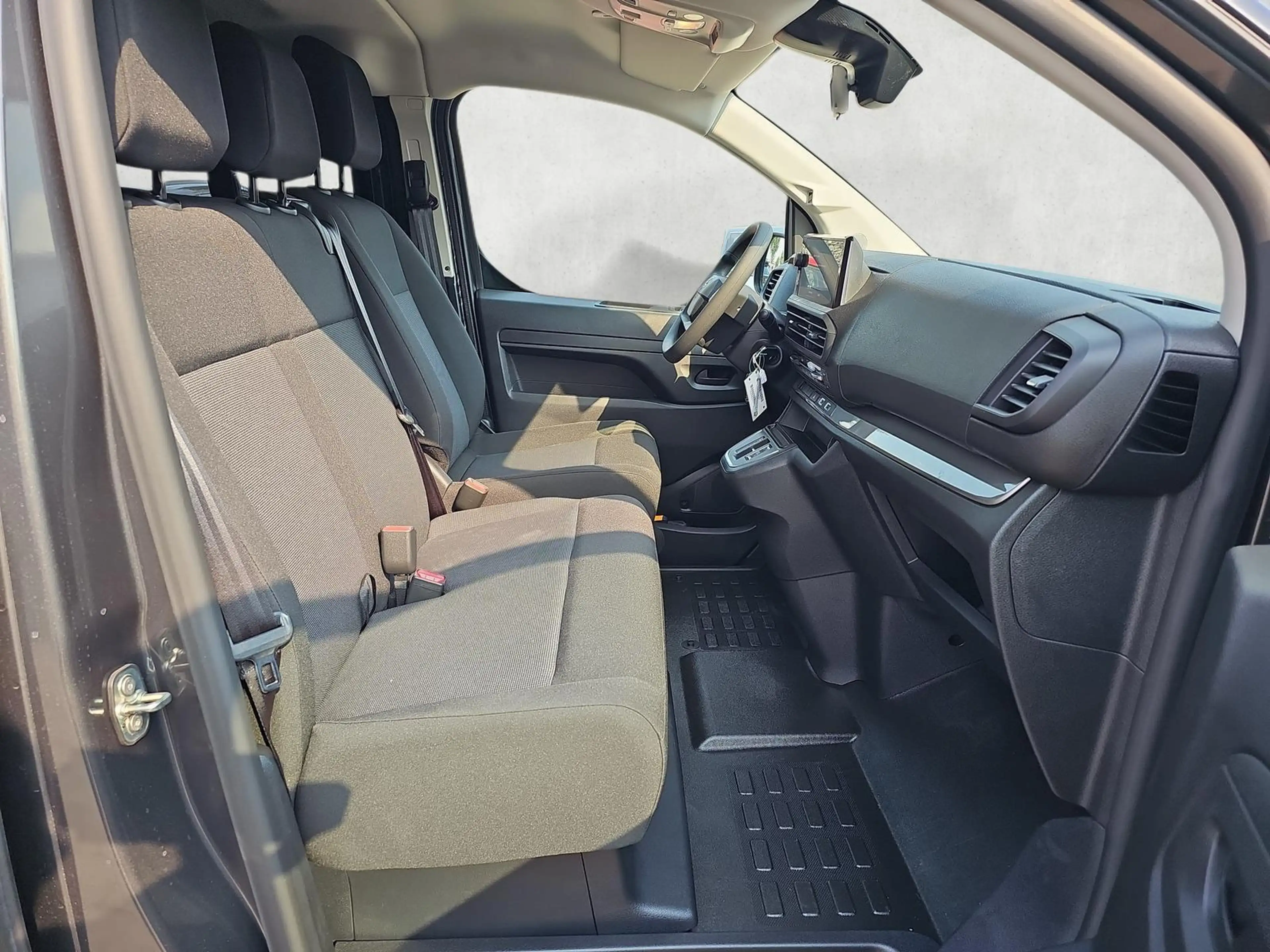 Opel Vivaro XL Kombi 2.2 Diesel Autom. Navi / Kamera 132 kW... — photo 10