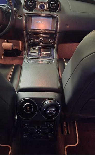 Jaguar XJ XJ 3.0D V6 Luxury — photo 9