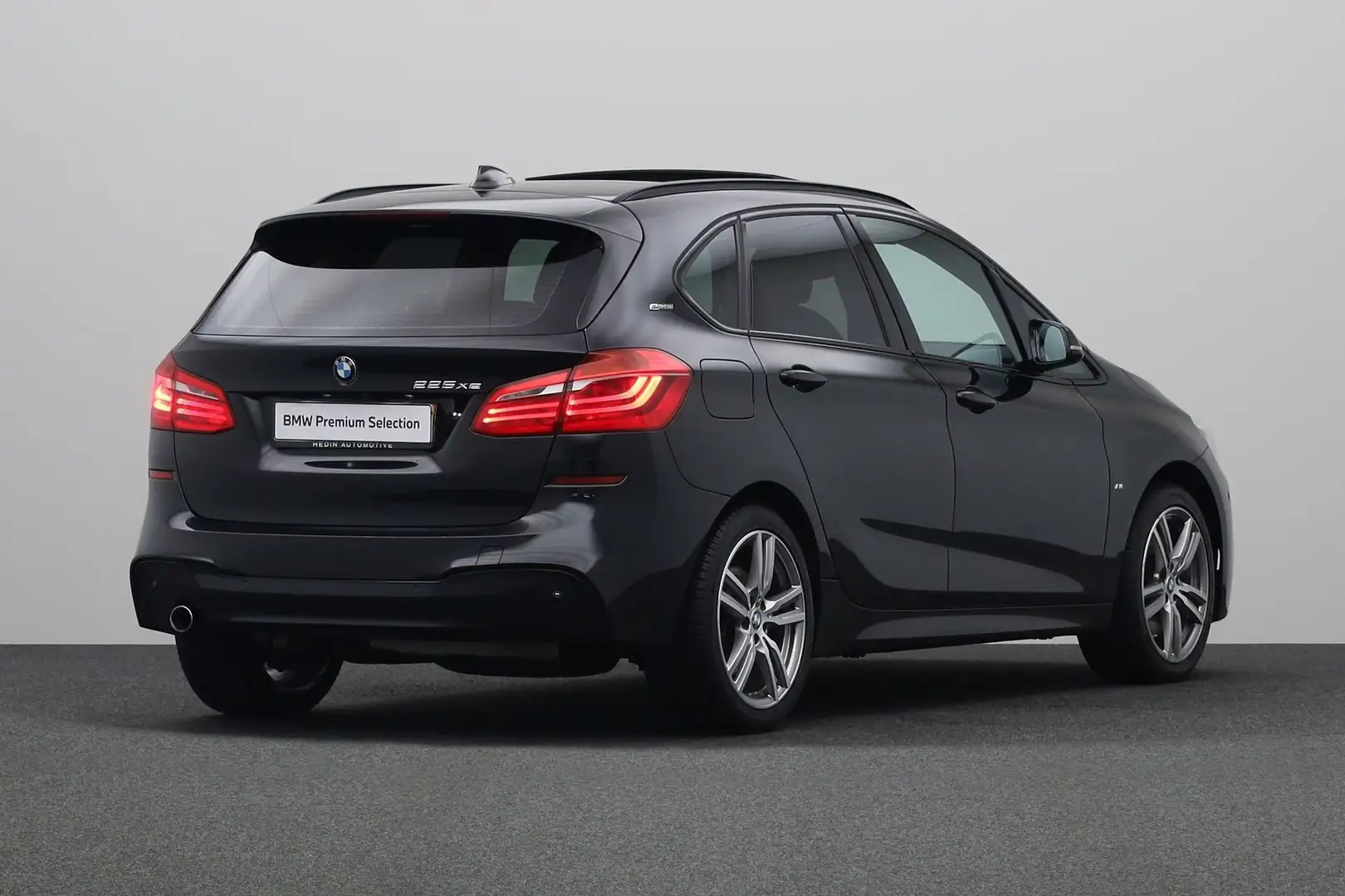 BMW 225 2-serie Active Tourer 225xe iPerformance High Exec Zwart - 2