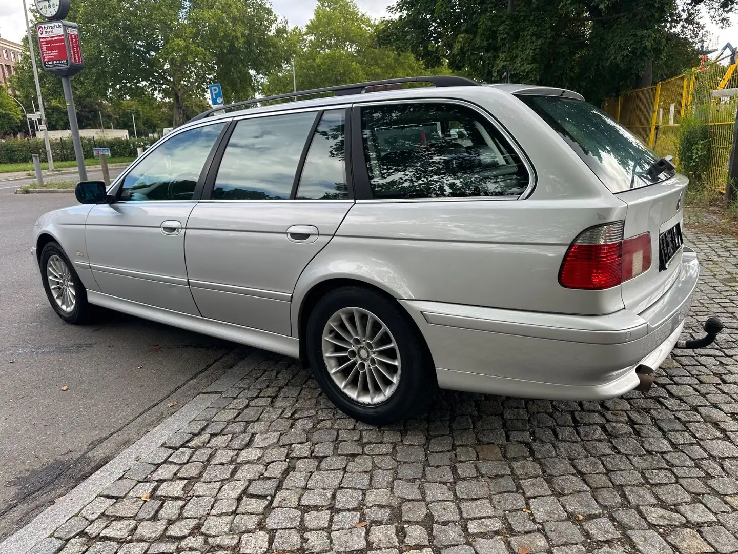 BMW 525 i Touring Silber - 2