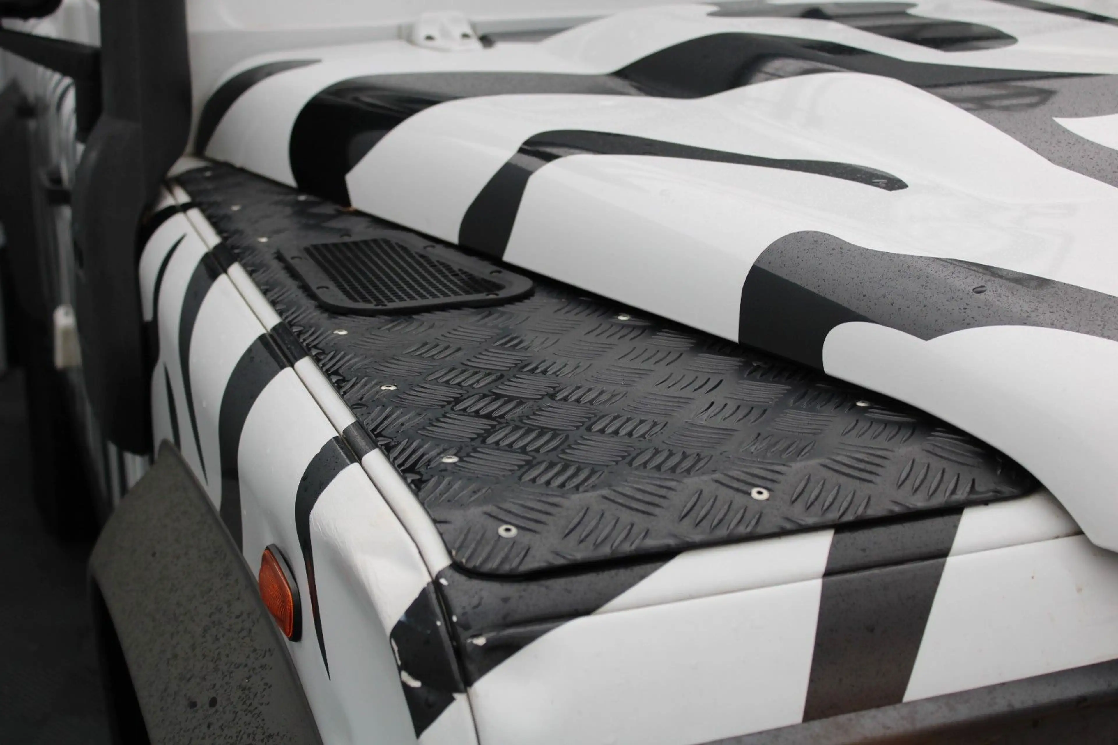 Land Rover Defender 110 E Station Wagon — photo 8