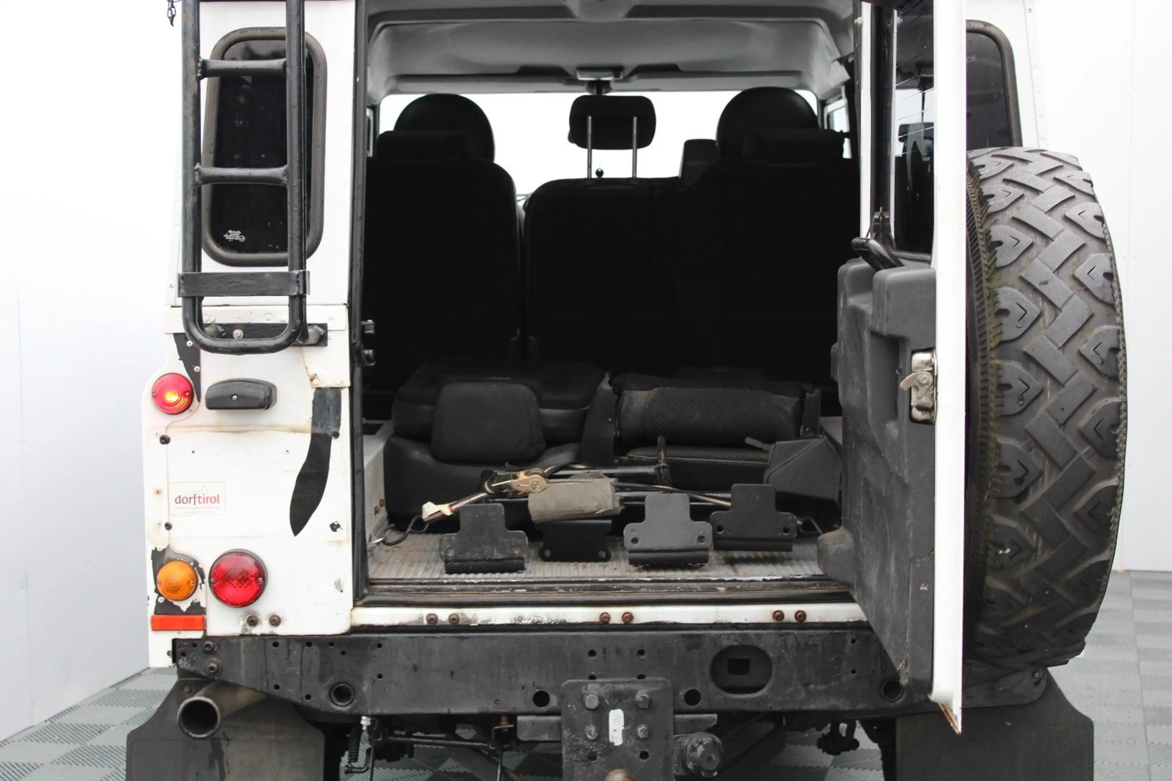 Land Rover Defender 110 E Station Wagon — photo 14