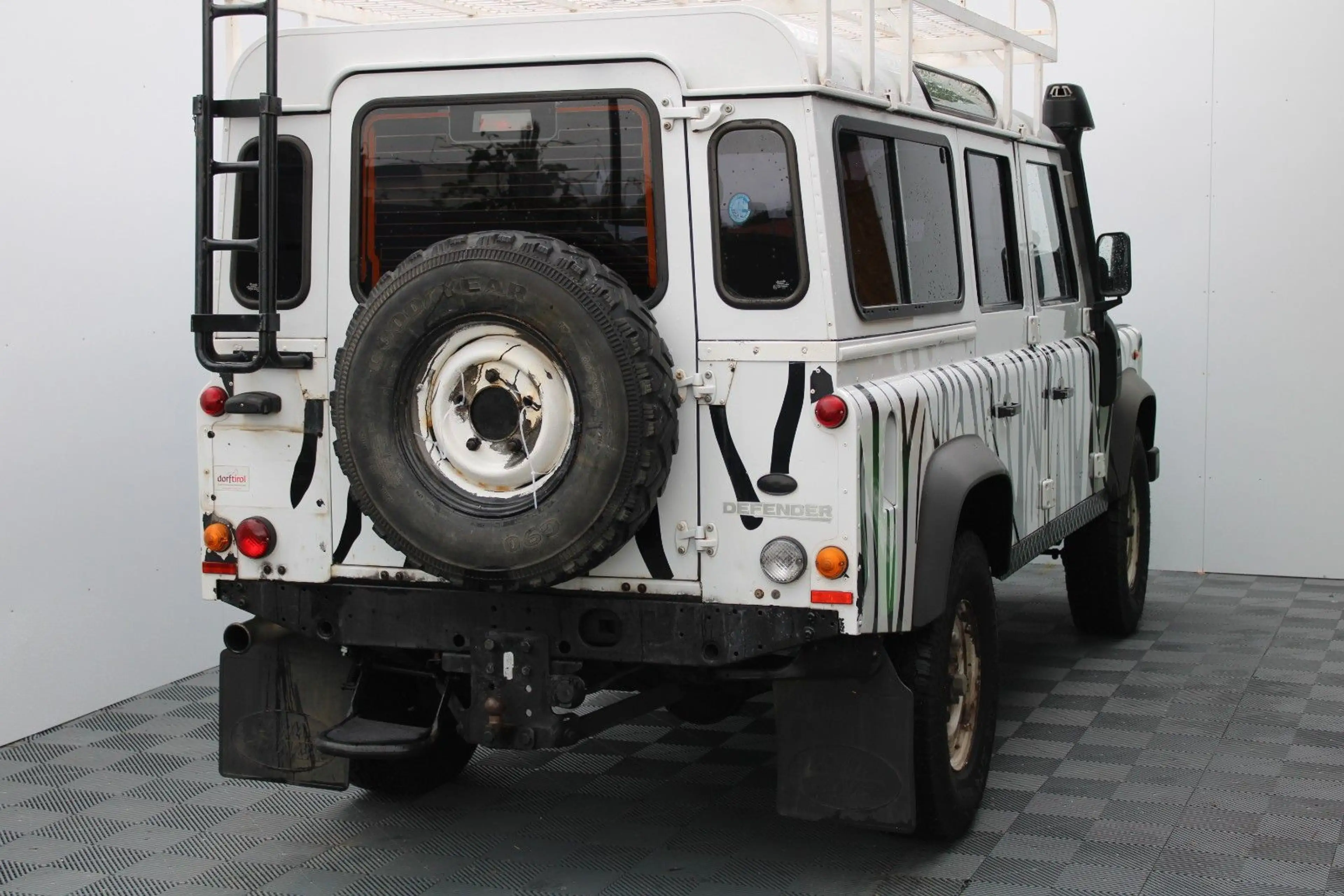 Land Rover Defender 110 E Station Wagon — photo 12