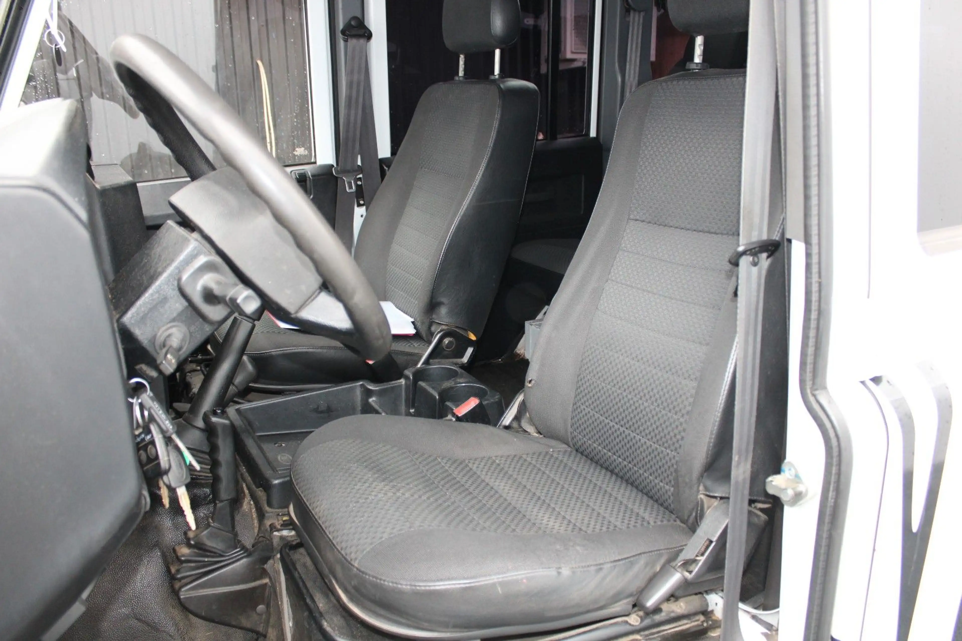 Land Rover Defender 110 E Station Wagon — photo 15