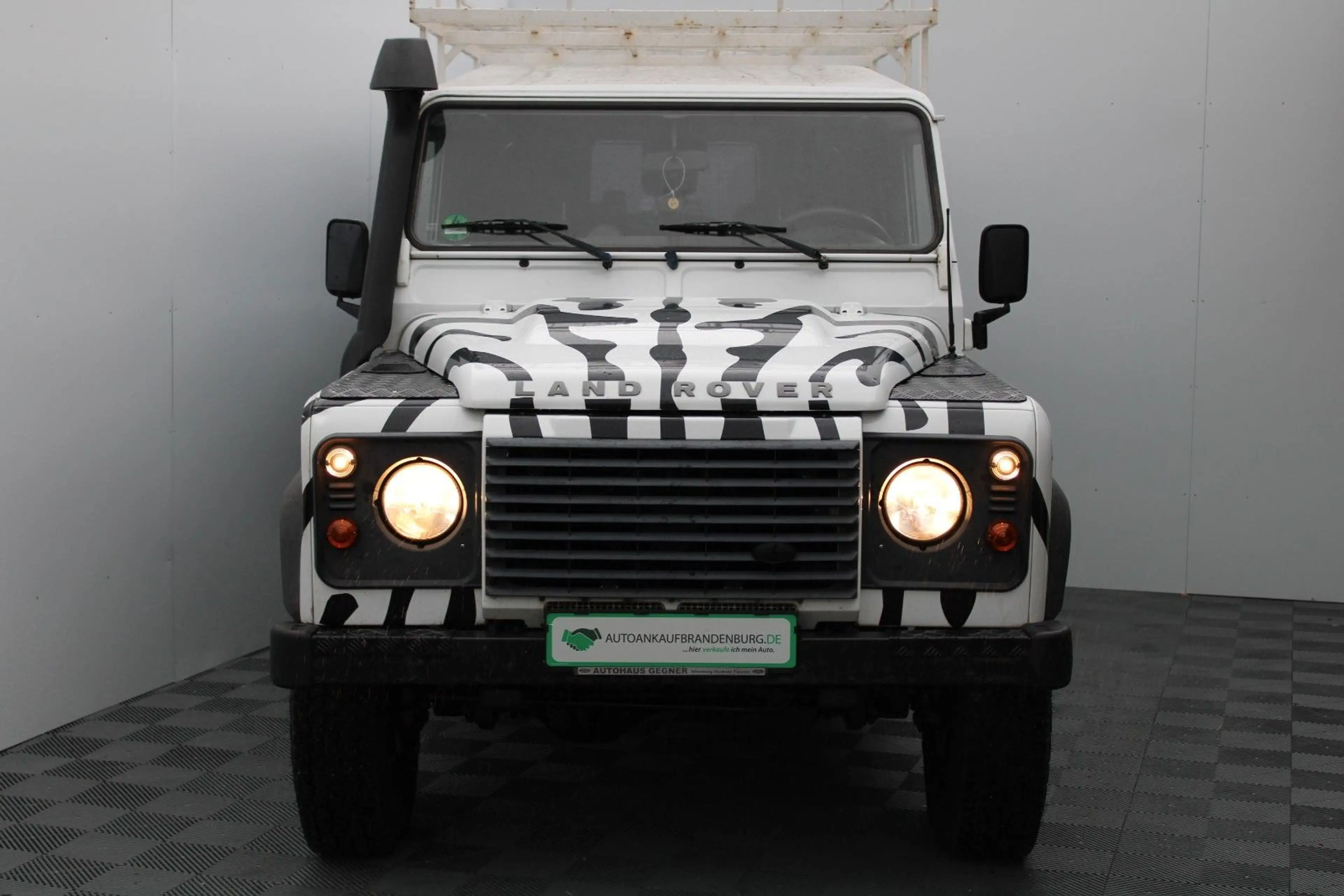 Land Rover Defender 110 E Station Wagon — photo 11