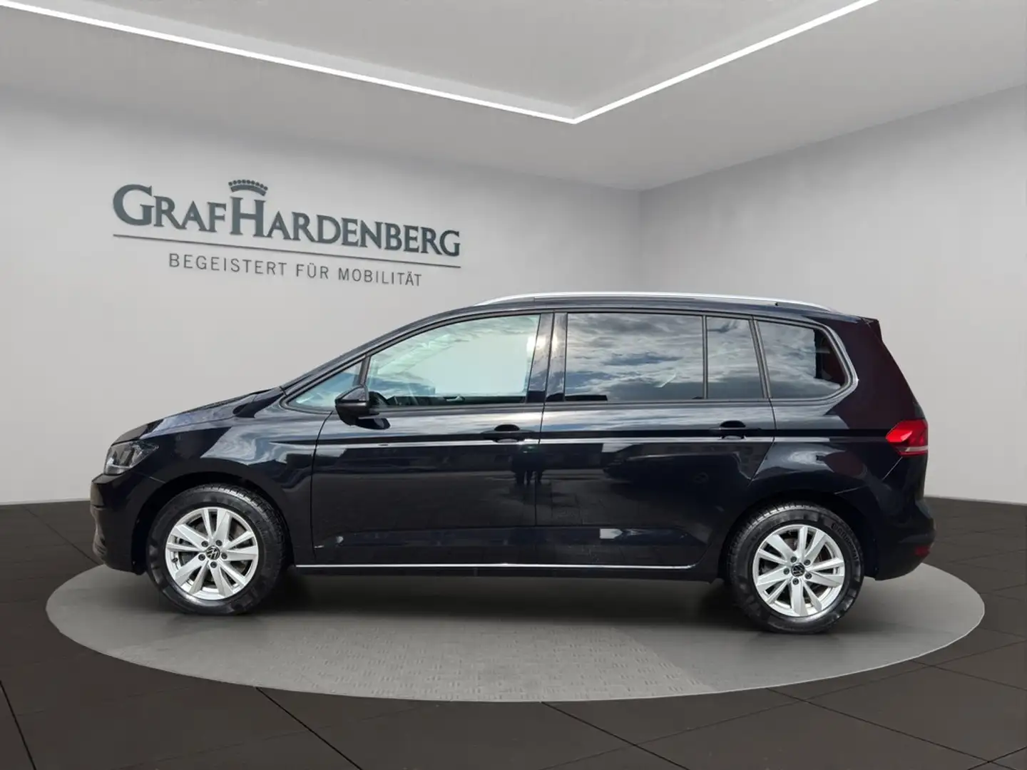 Volkswagen Touran Comfortline 1.5 TSI DSG 7Sitze Navi AHK Zwart - 2