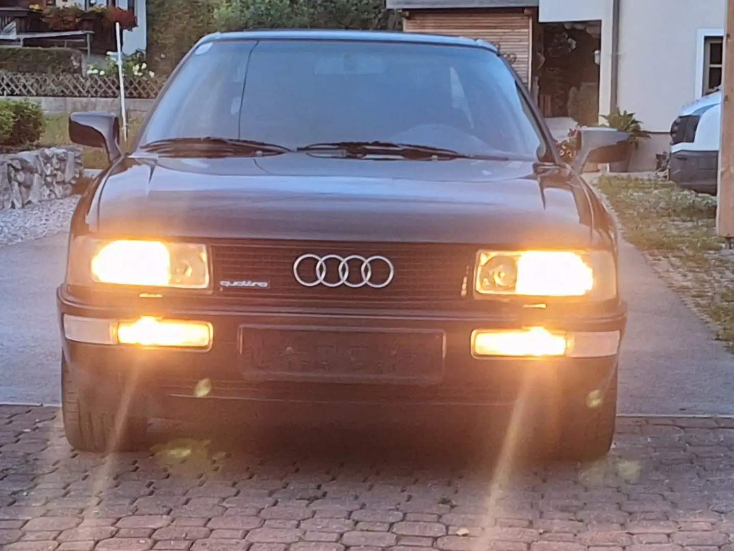 Audi 90 Чорний - 1